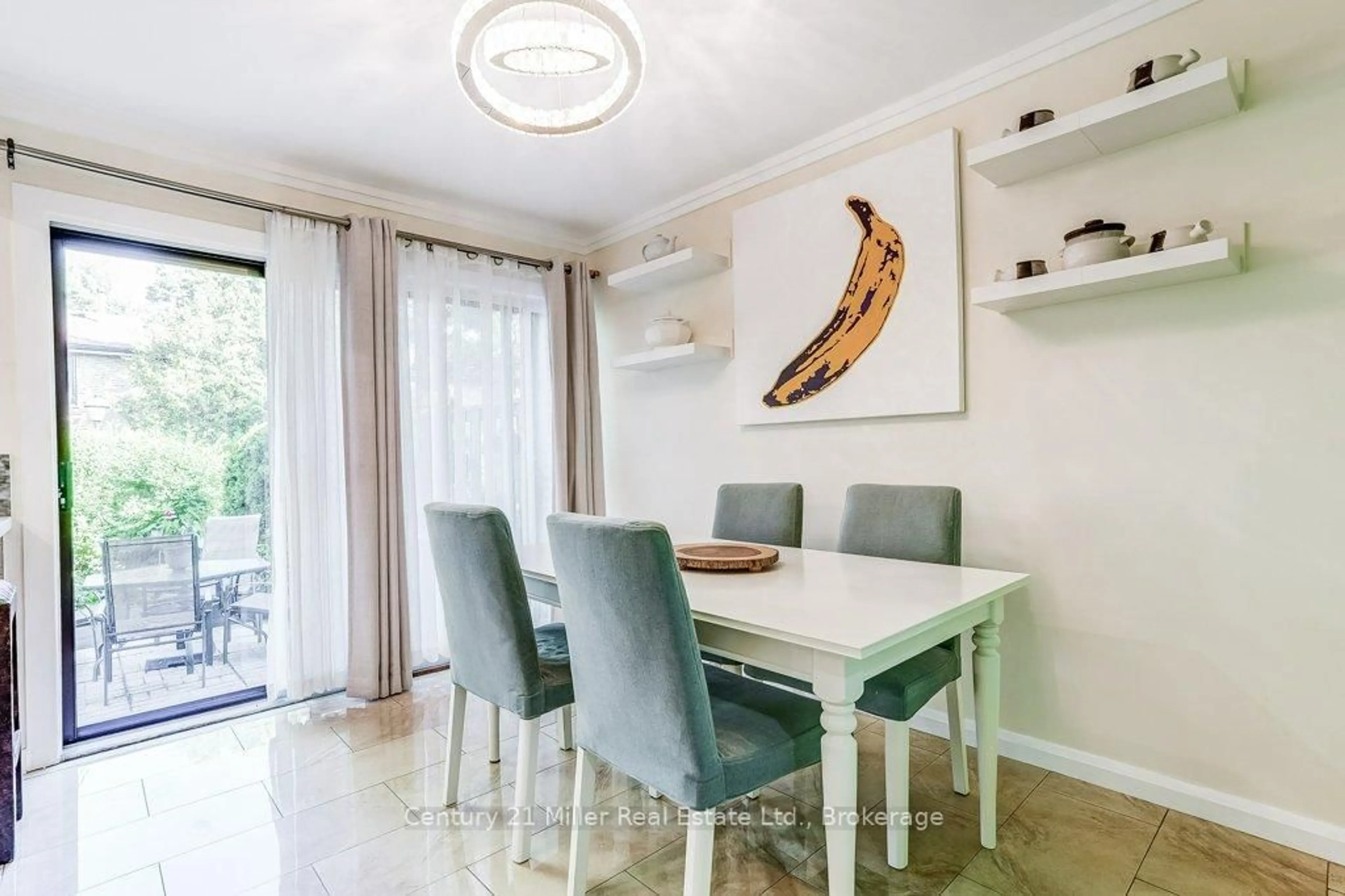 Dining room, wood/laminate floor for 2605 Woodchester Dr #36, Mississauga Ontario L5K 2E3