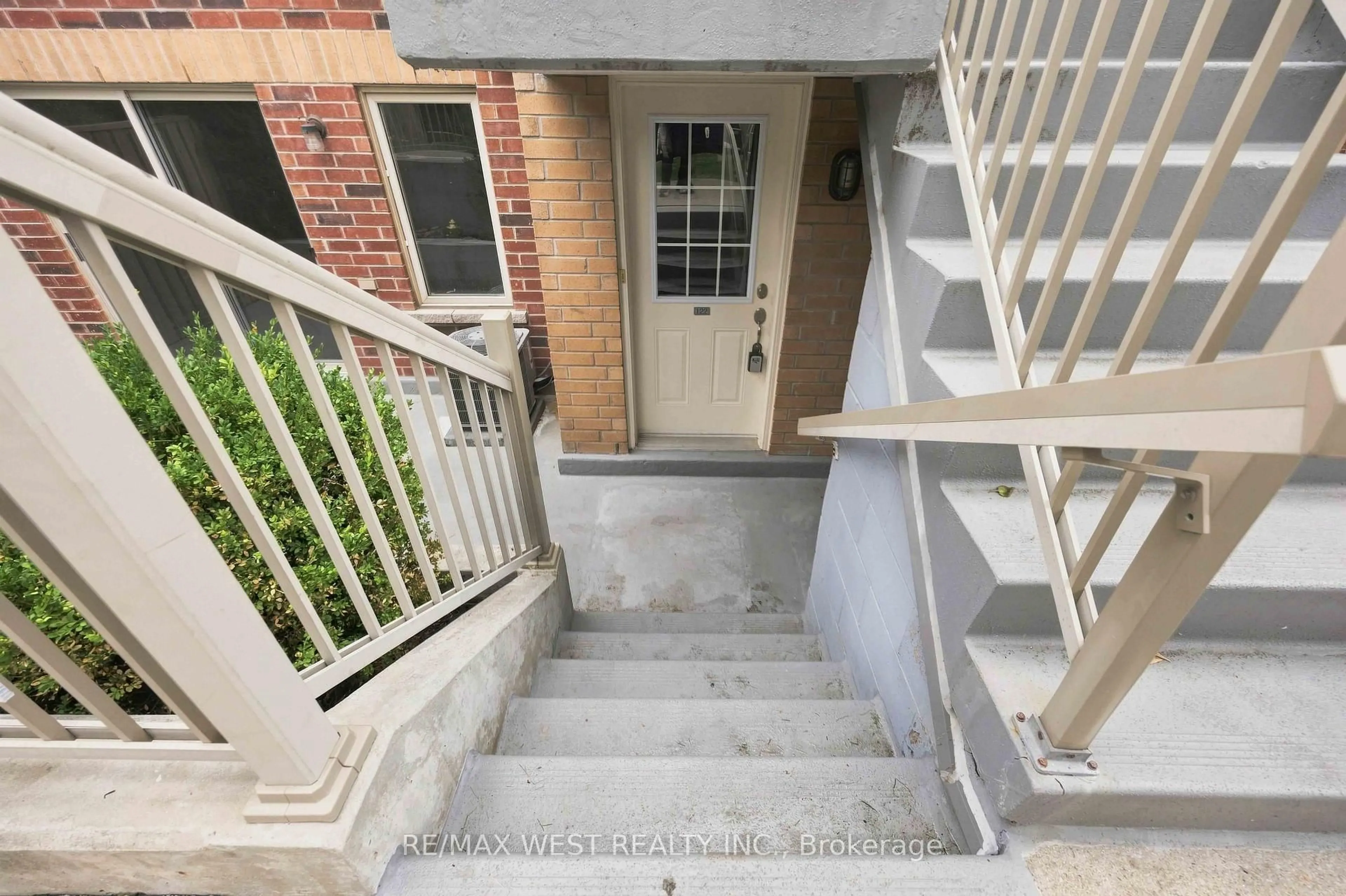 Stairs for 20 Elsie Lane #122, Toronto Ontario M6P 3N9