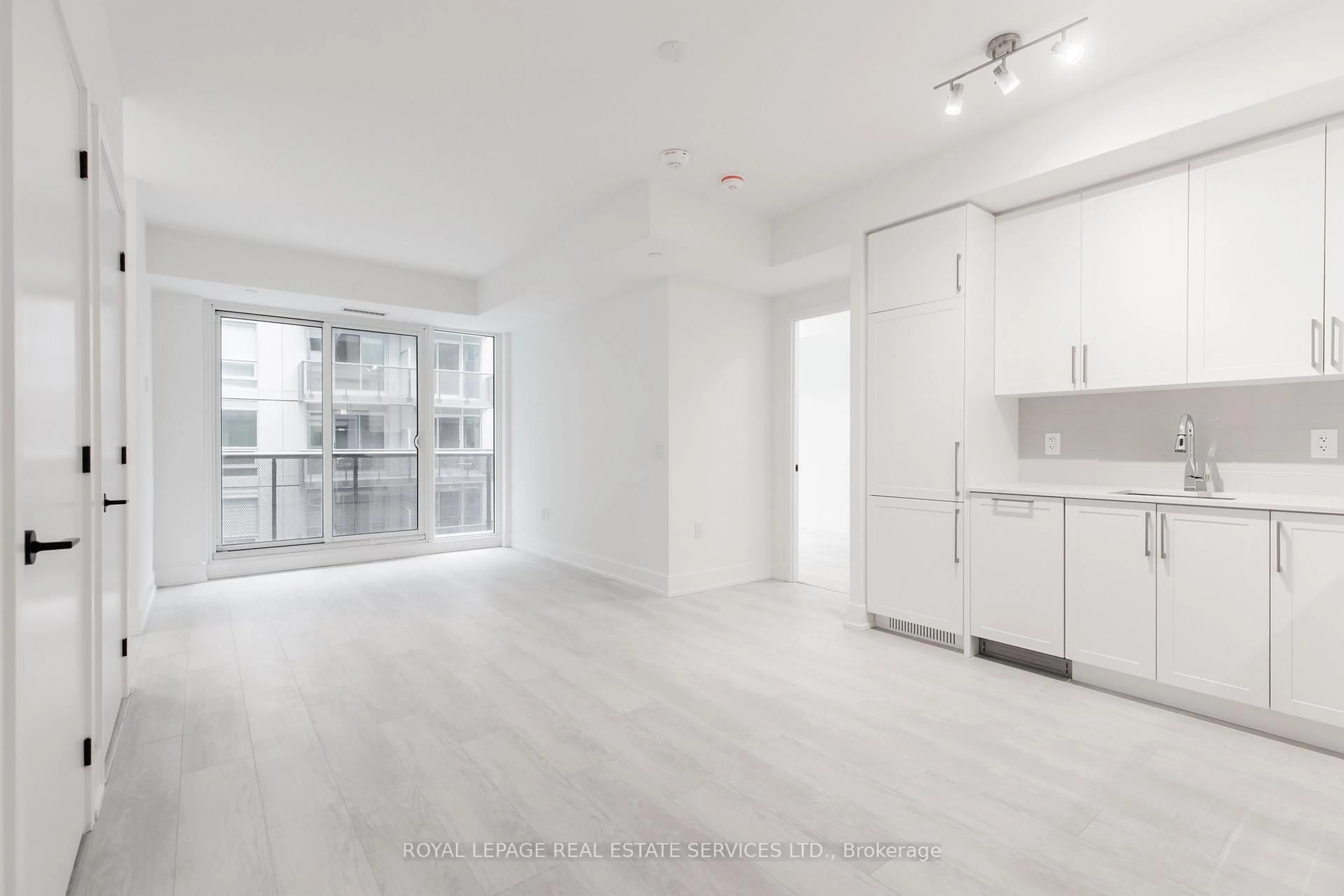 A pic of a room for 2450 Old Bronte Rd #325, Oakville Ontario L6M 5P6