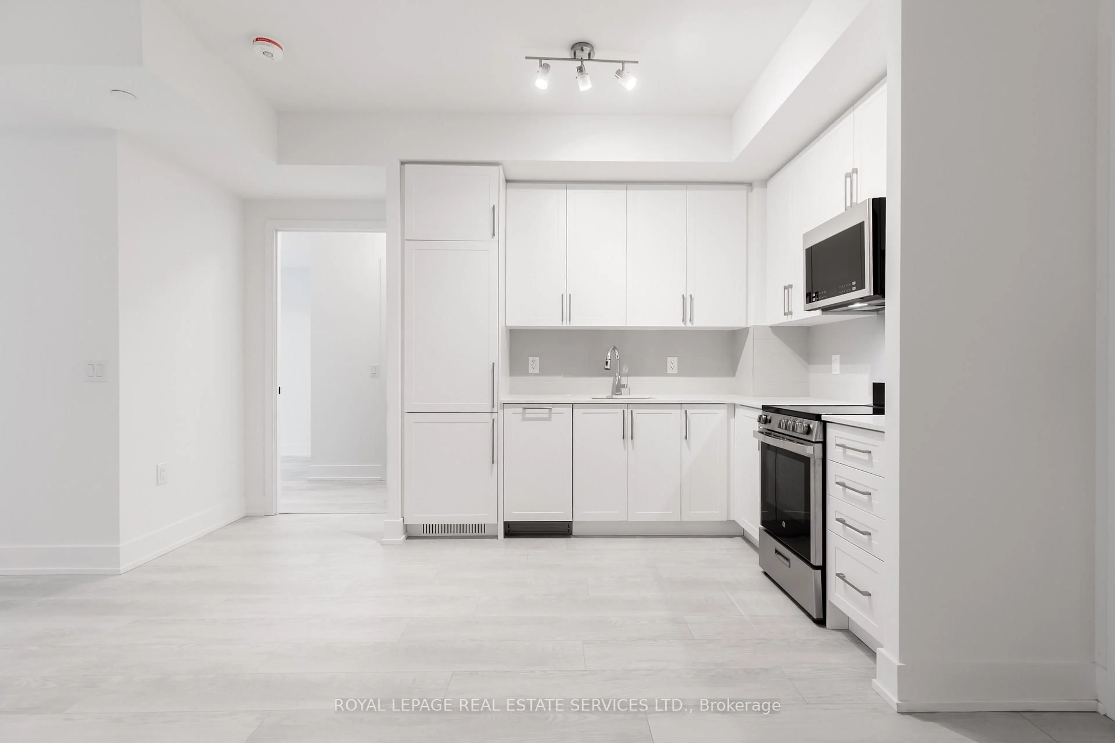 Standard kitchen, ceramic/tile floor for 2450 Old Bronte Rd #325, Oakville Ontario L6M 5P6