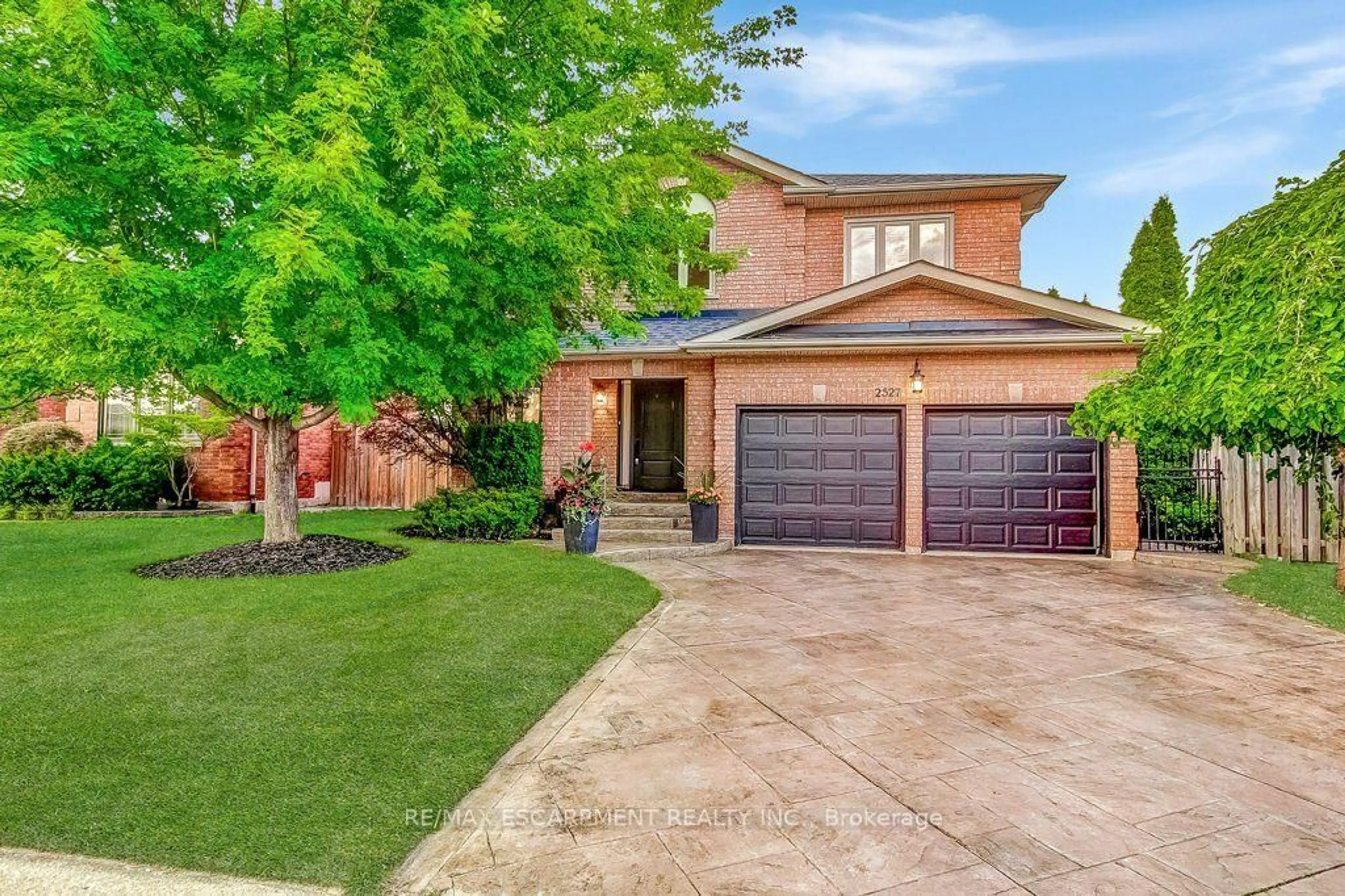 Home with brick exterior material, street for 2527 Andover Rd, Oakville Ontario L6H 6C3
