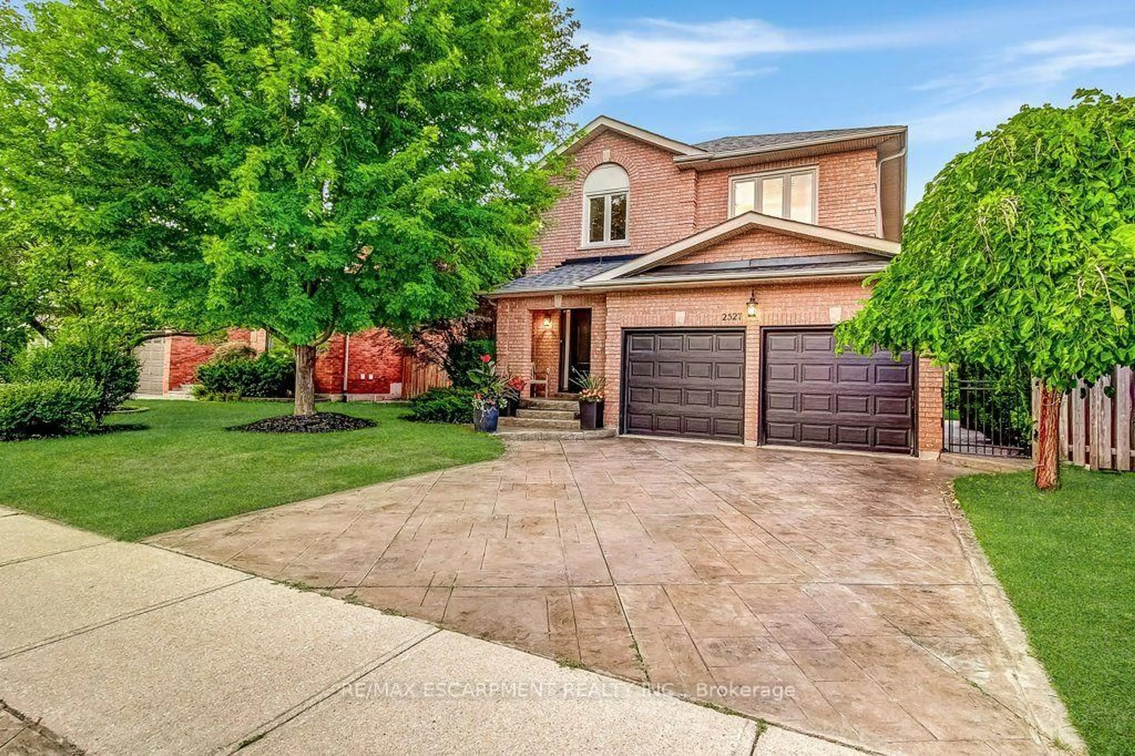Home with brick exterior material, street for 2527 Andover Rd, Oakville Ontario L6H 6C3
