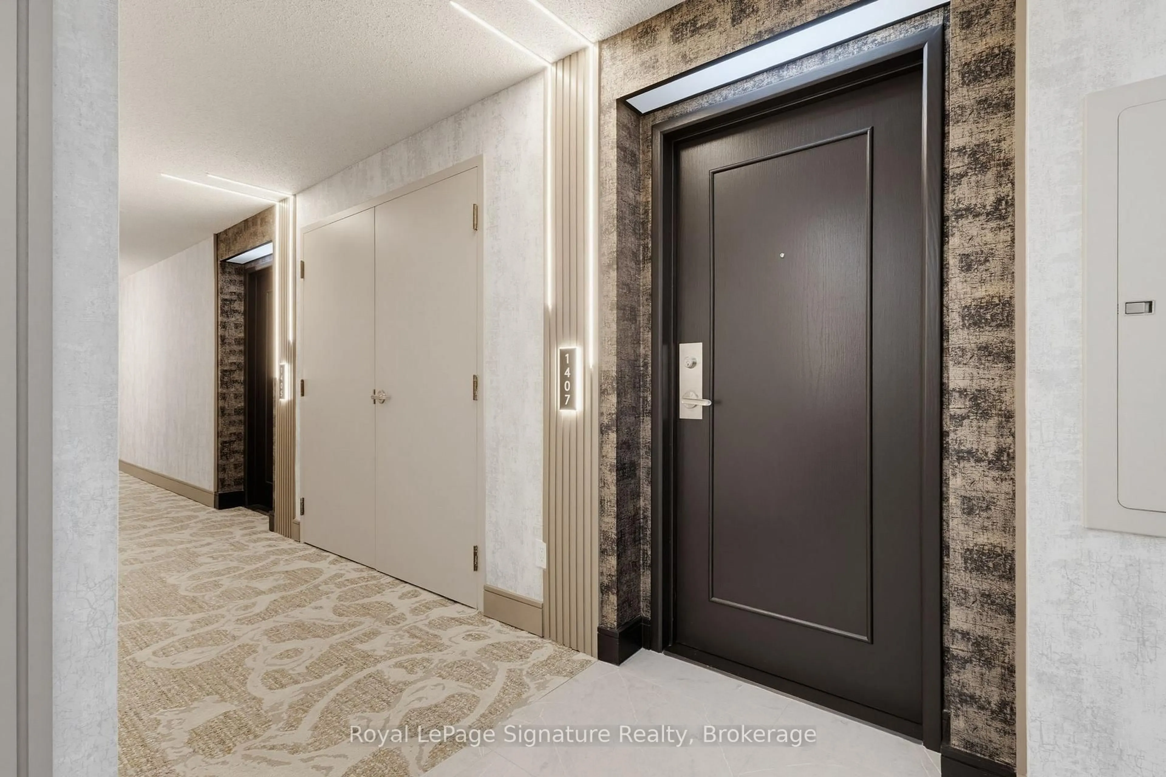 Indoor foyer for 1276 Maple Crossing Blvd #1407, Burlington Ontario L7S 2J9