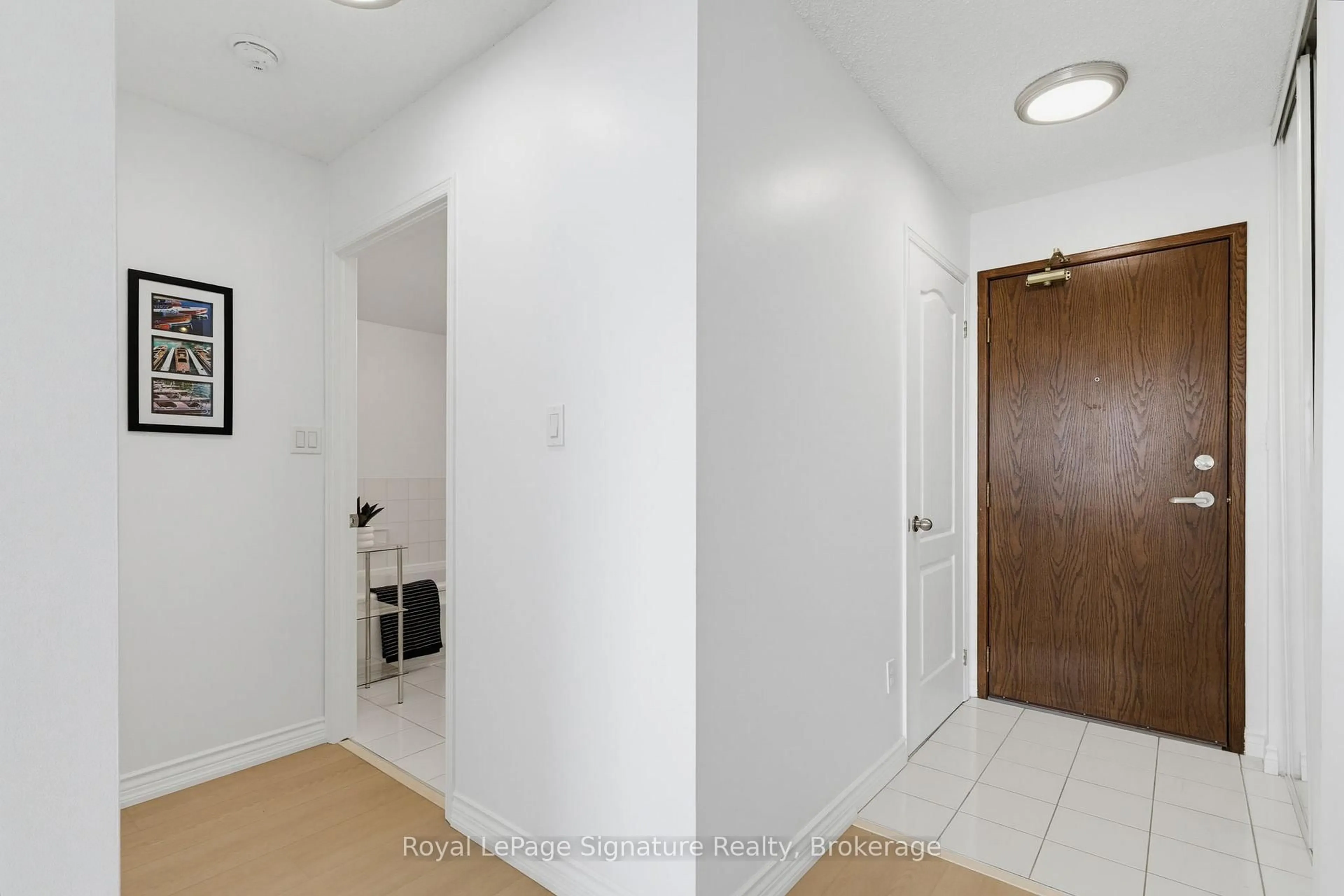 Indoor foyer for 1276 Maple Crossing Blvd #1407, Burlington Ontario L7S 2J9