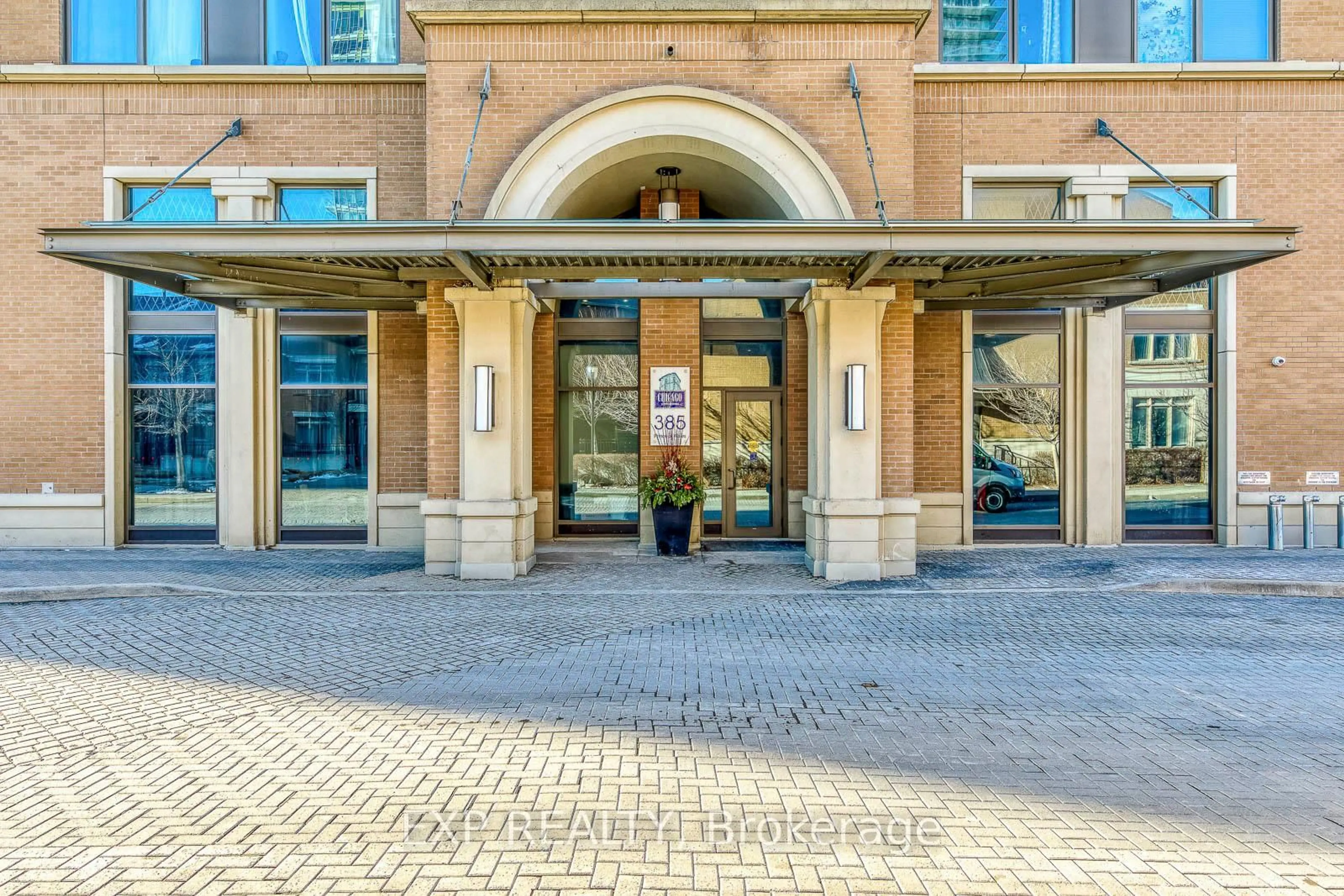 Indoor foyer for 385 Prince Of Wales Dr #1011, Mississauga Ontario L5B 0C6