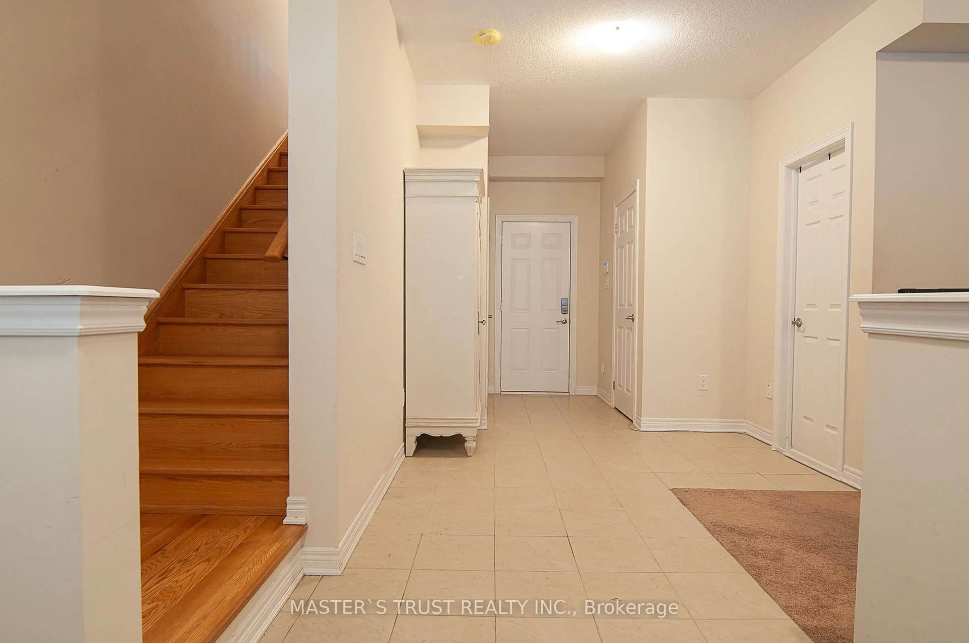 Indoor entryway for 3038 George Savage Ave, Oakville Ontario L6M 0Z1