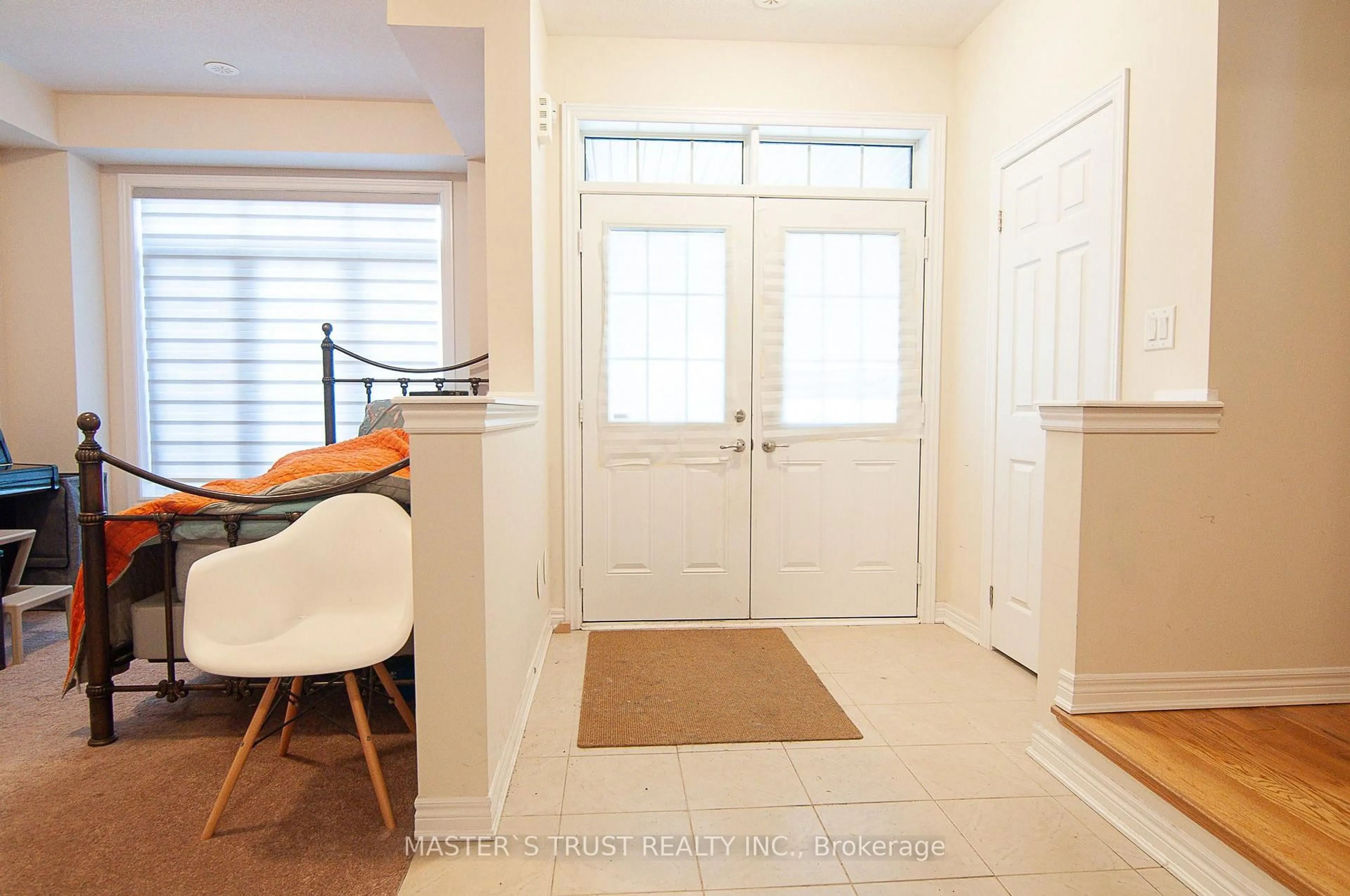 Indoor entryway for 3038 George Savage Ave, Oakville Ontario L6M 0Z1