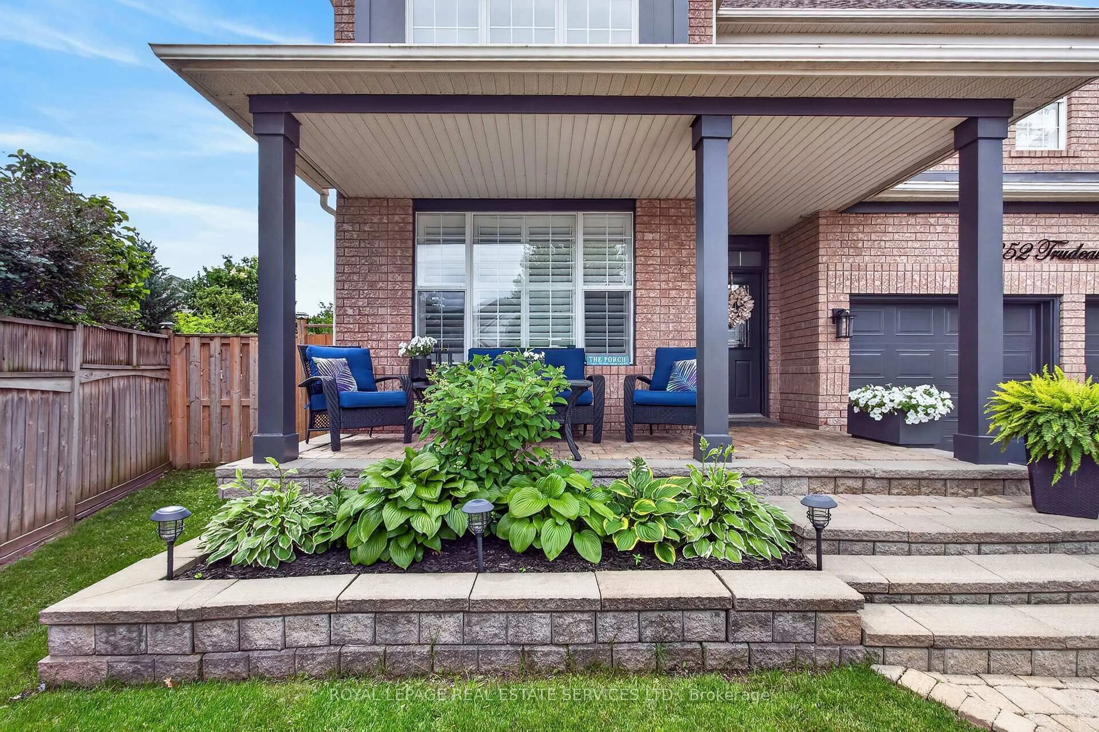Patio, street for 852 Trudeau Dr, Milton Ontario L9T 5T7
