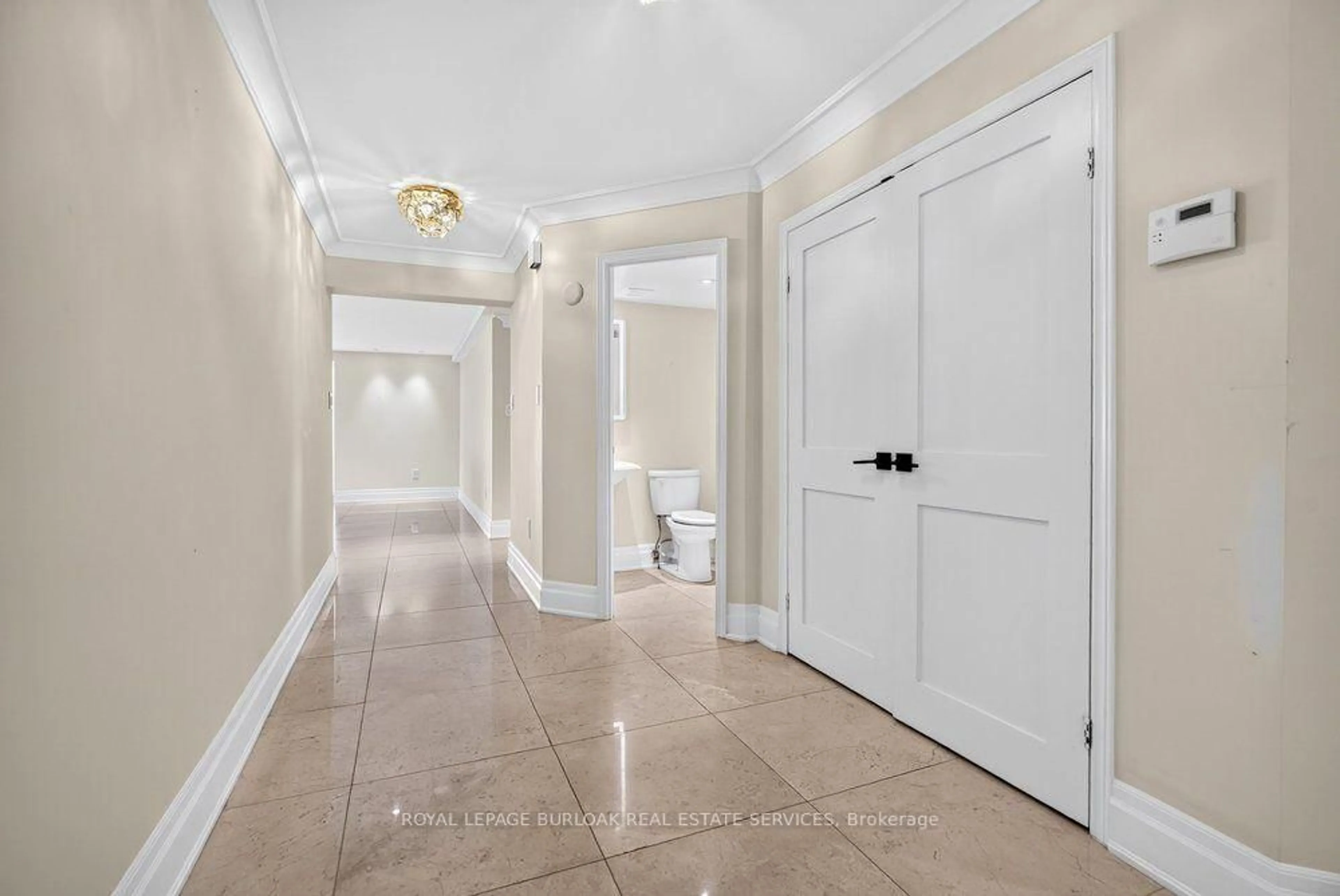 Indoor foyer for 2045 Lake Shore Blvd #2901, Toronto Ontario M8V 2Z6