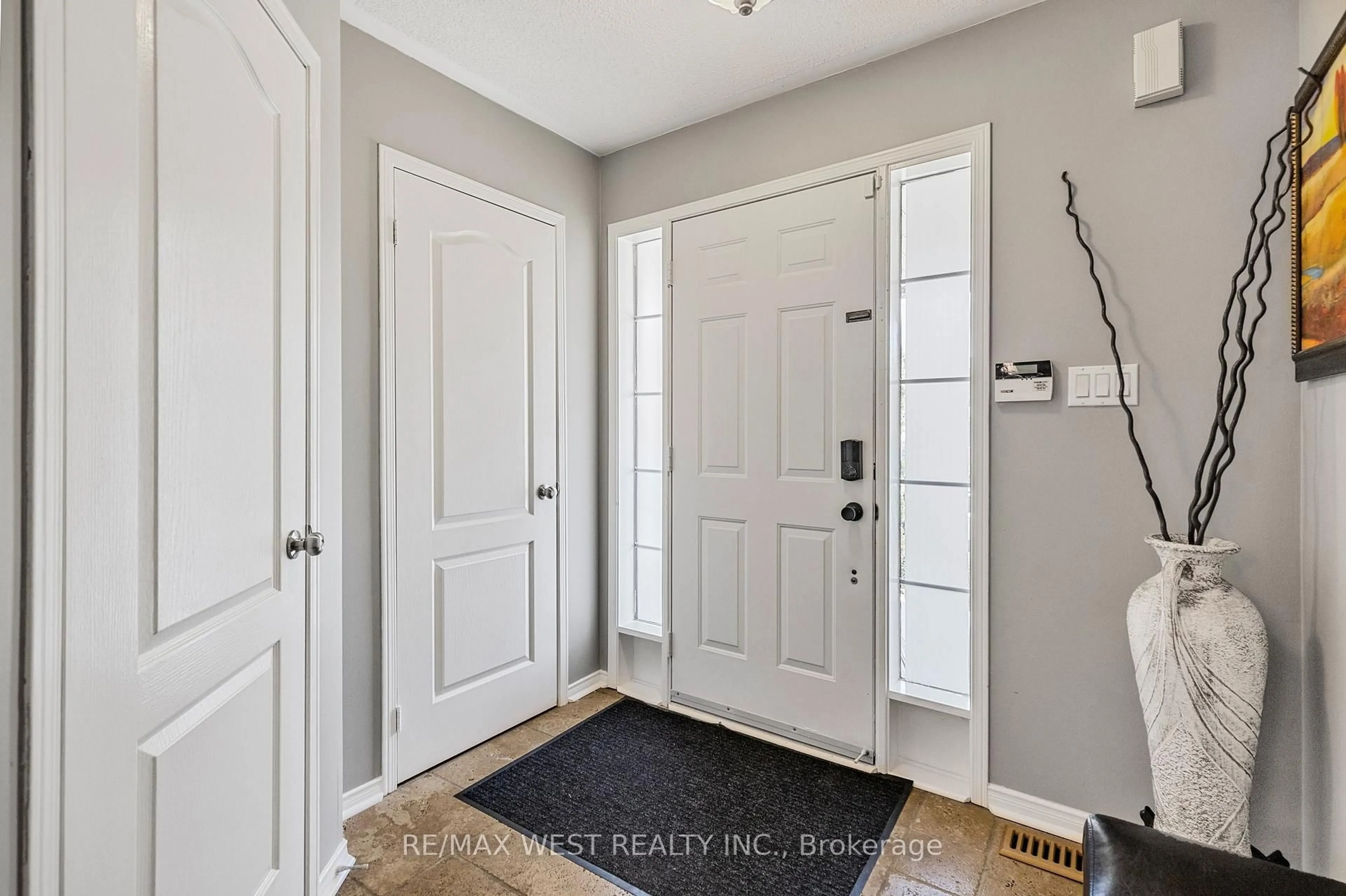 Indoor entryway for 56 Lockheed Cres, Brampton Ontario L7A 3G4