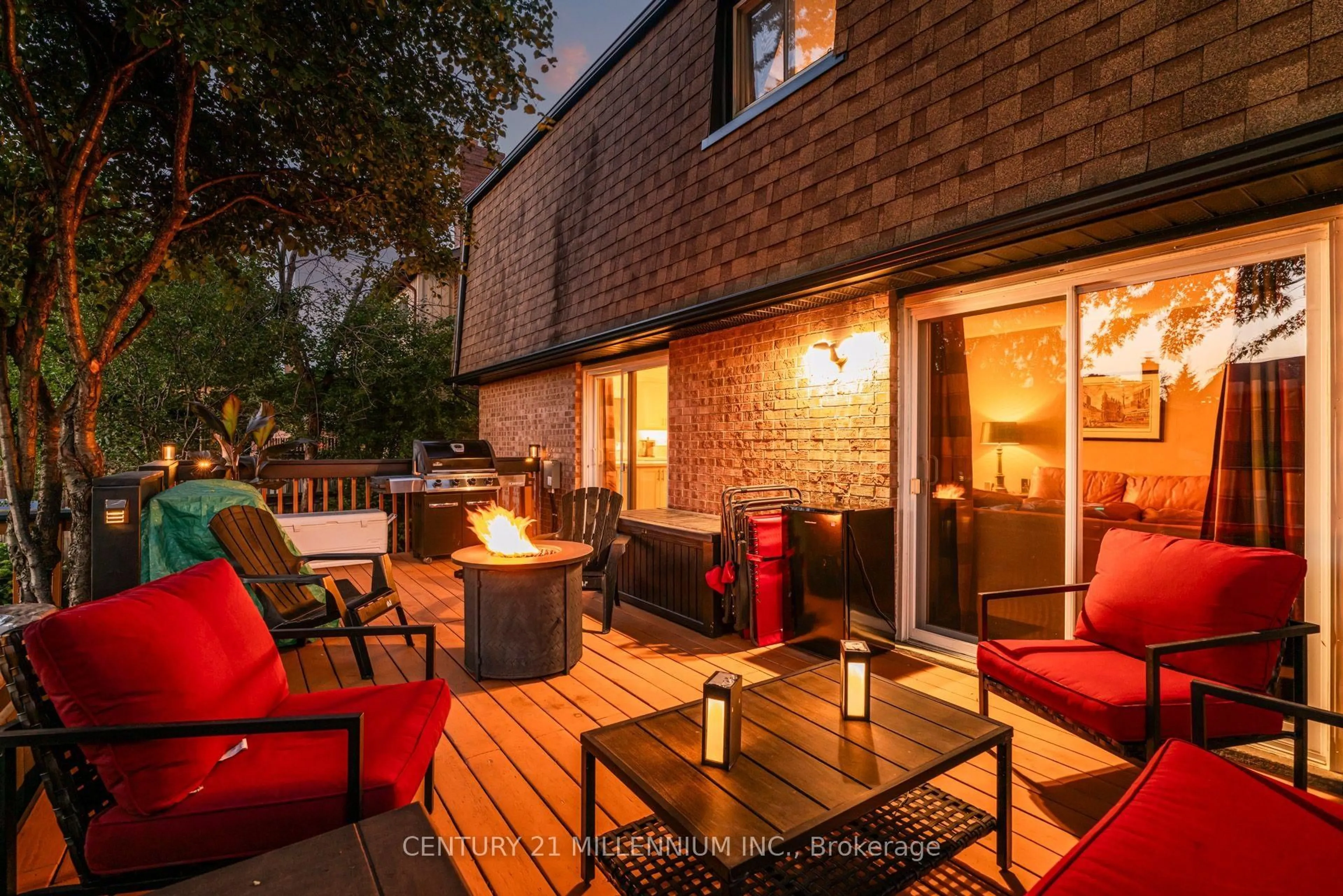 Patio, street for 31 Mansfield St, Brampton Ontario L6S 2X8