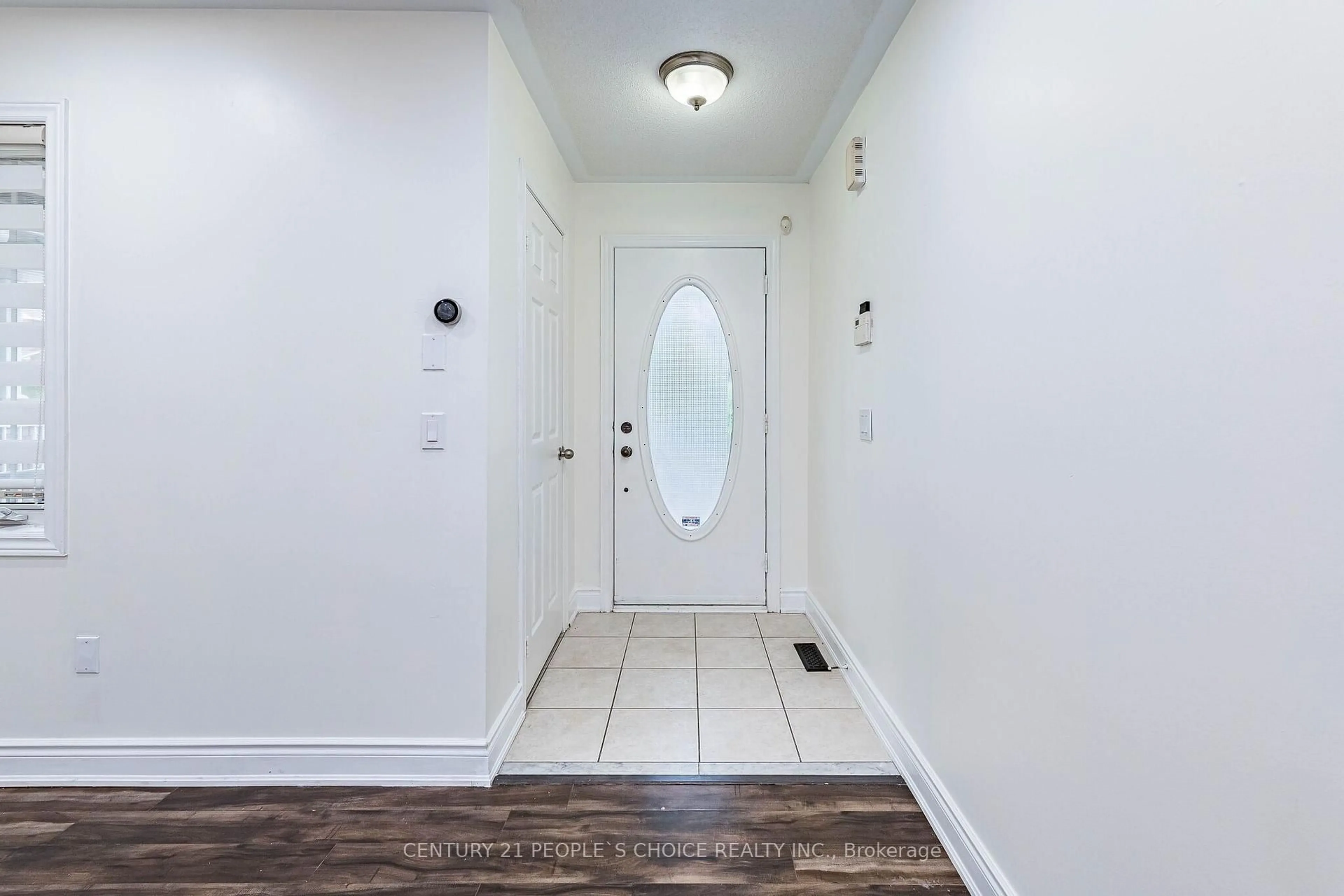 Indoor entryway for 45 Trevino Cres, Brampton Ontario L6P 1M1
