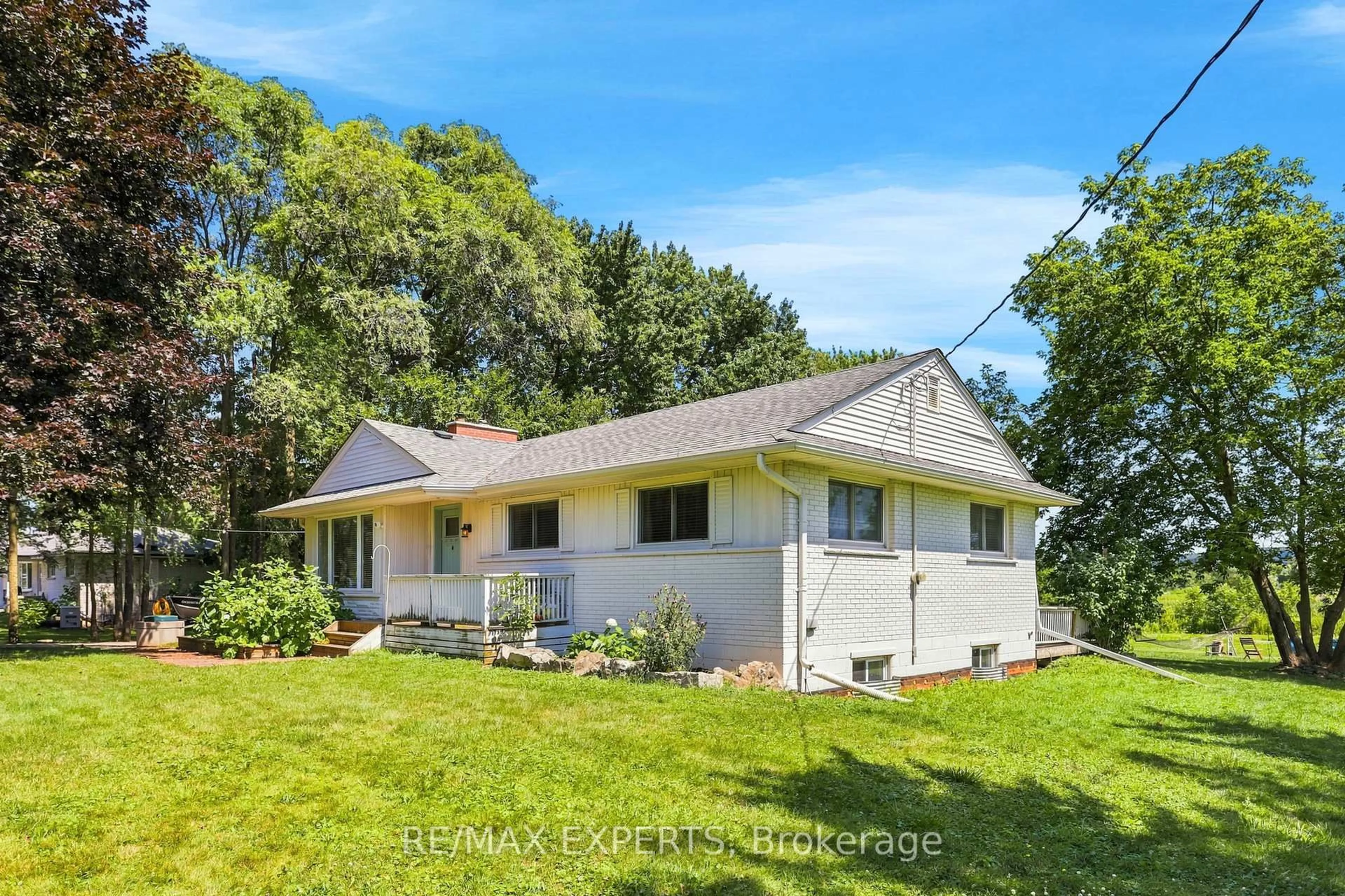 A pic from outside/outdoor area/front of a property/back of a property/a pic from drone, water/lake/river/ocean view for 2724 8 Sdrd, Burlington Ontario L7P 0E6
