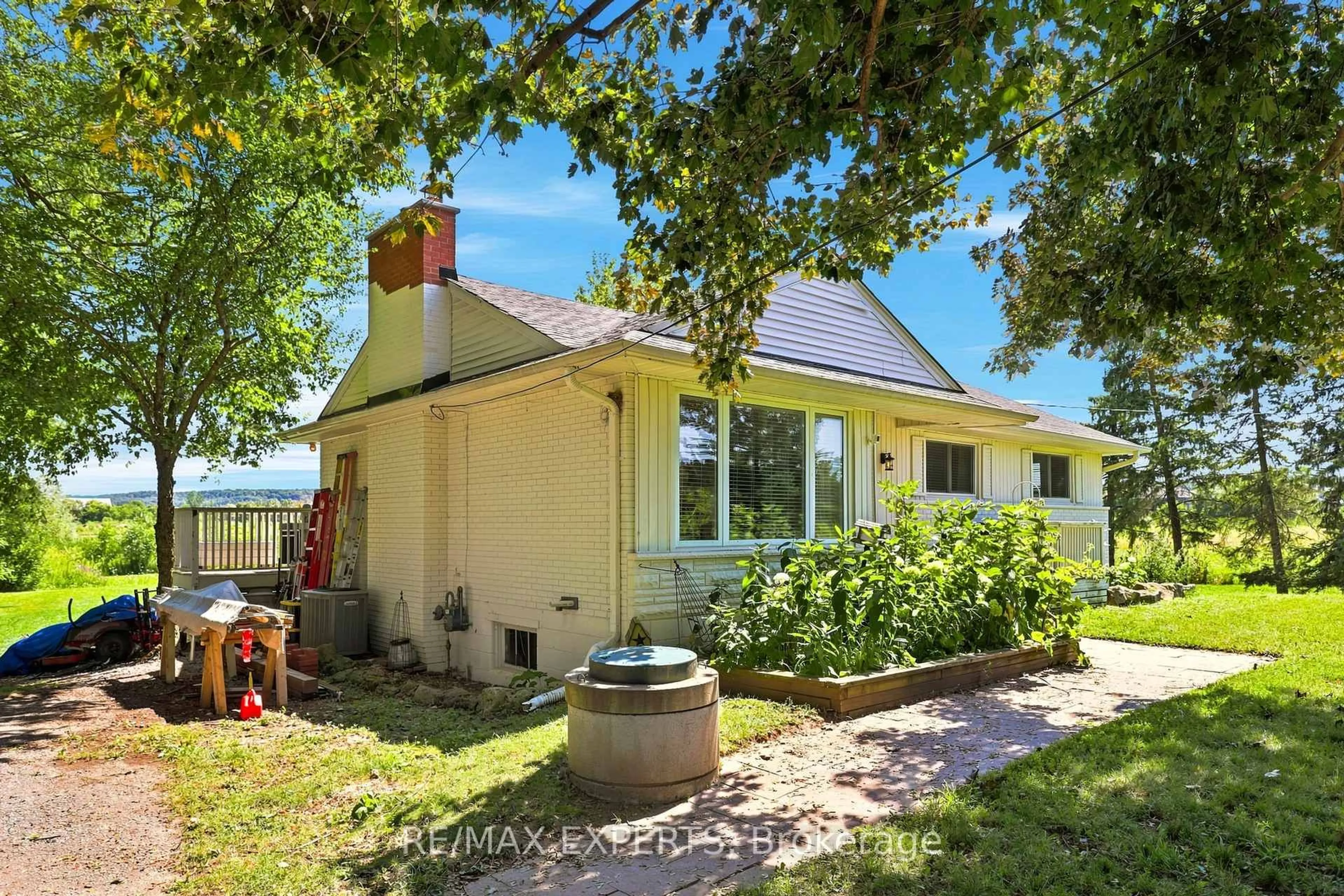 A pic from outside/outdoor area/front of a property/back of a property/a pic from drone, water/lake/river/ocean view for 2724 8 Sdrd, Burlington Ontario L7P 0E6