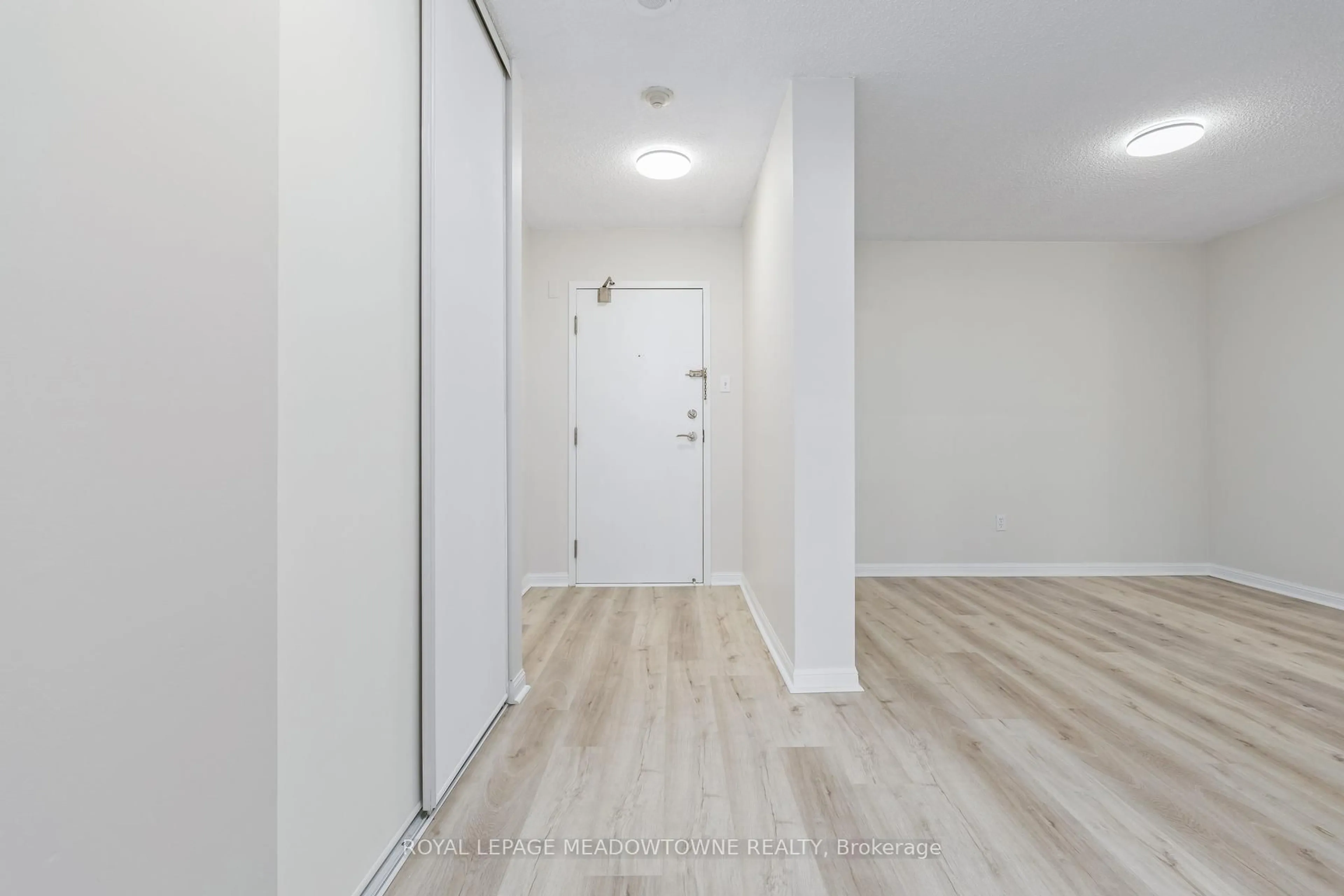 Unknown for 10 Laurelcrest St #104, Brampton Ontario L6S 5Y3