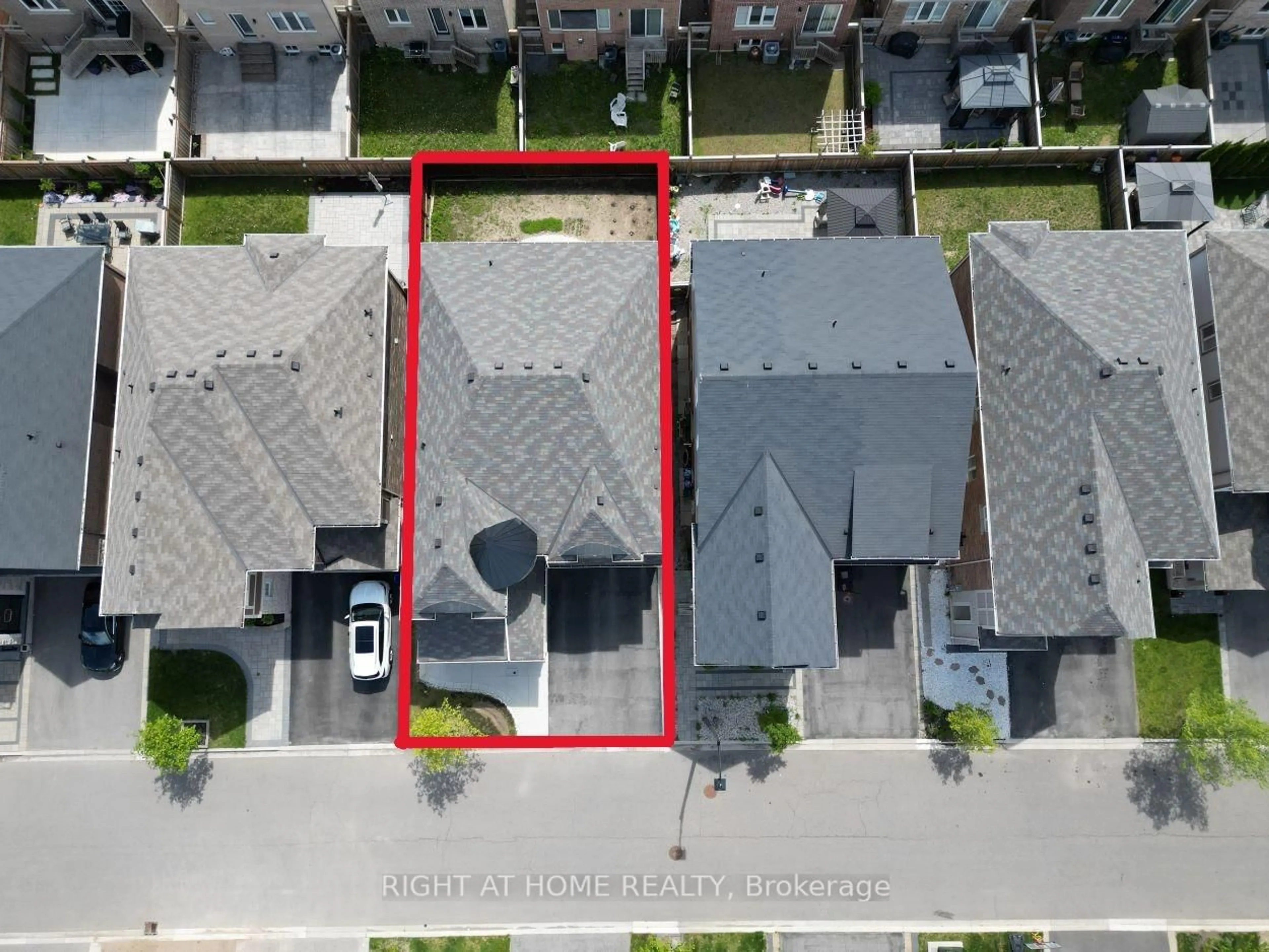 A pic from outside/outdoor area/front of a property/back of a property/a pic from drone, street for 1190 McEachern Crt, Milton Ontario L9E 1E5