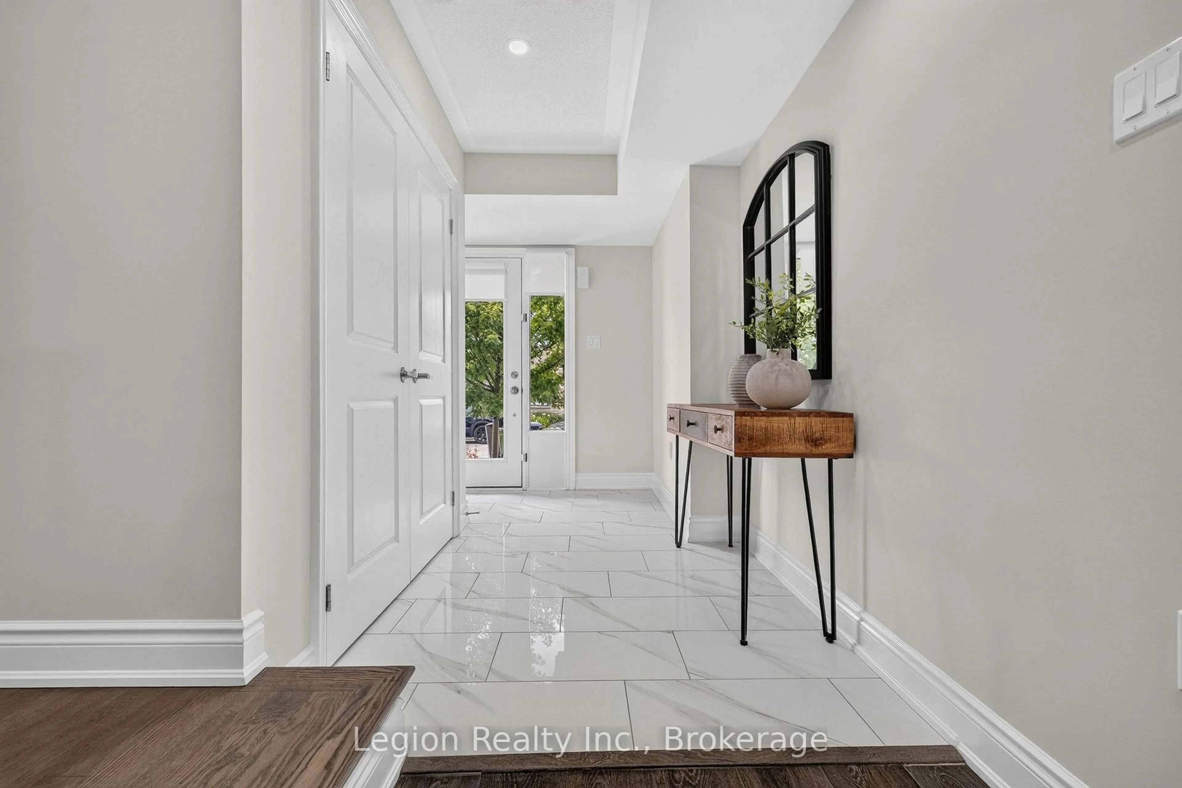 Indoor entryway for 41 Woodstream Dr, Toronto Ontario M9W 0G1
