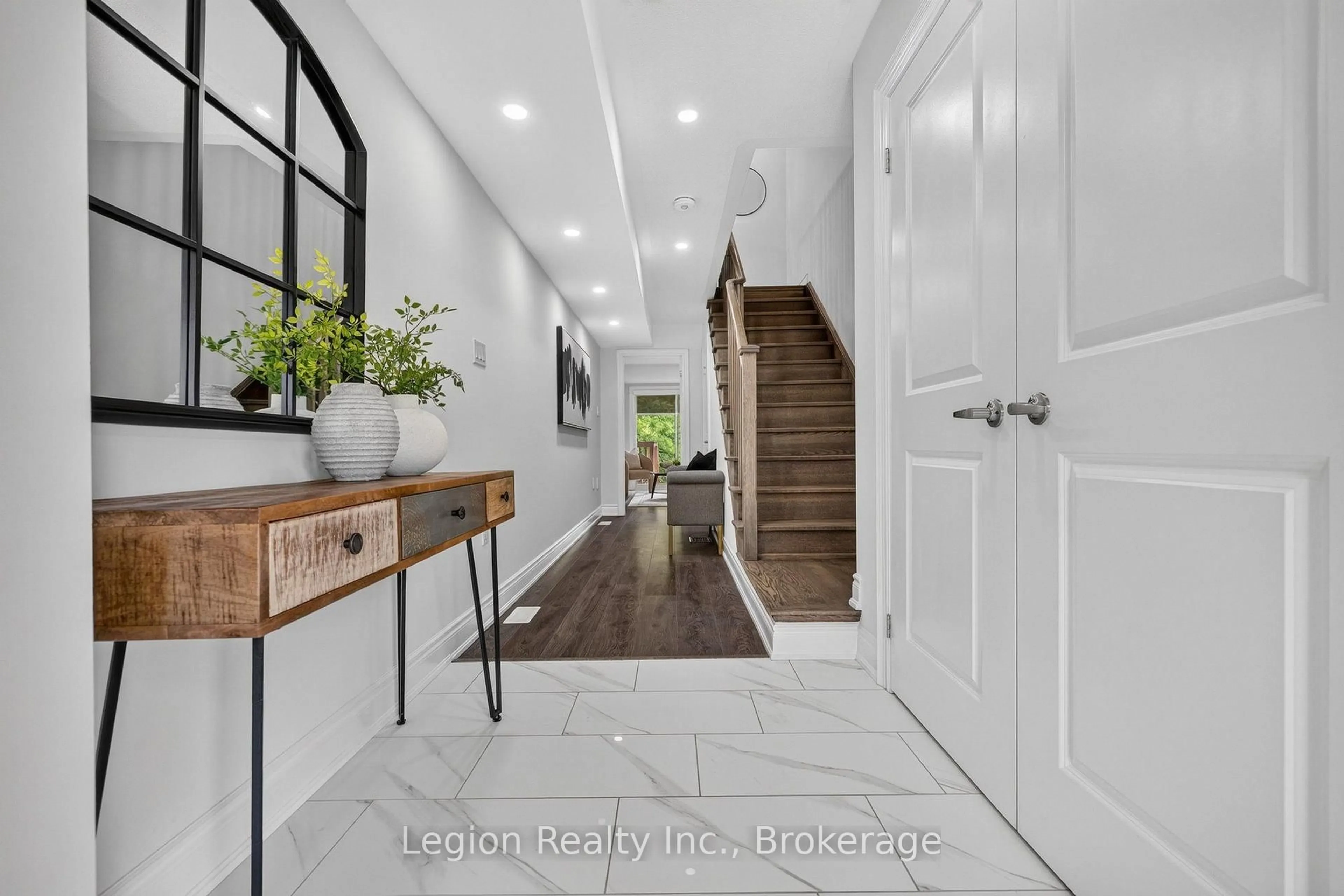 Indoor entryway for 41 Woodstream Dr, Toronto Ontario M9W 0G1