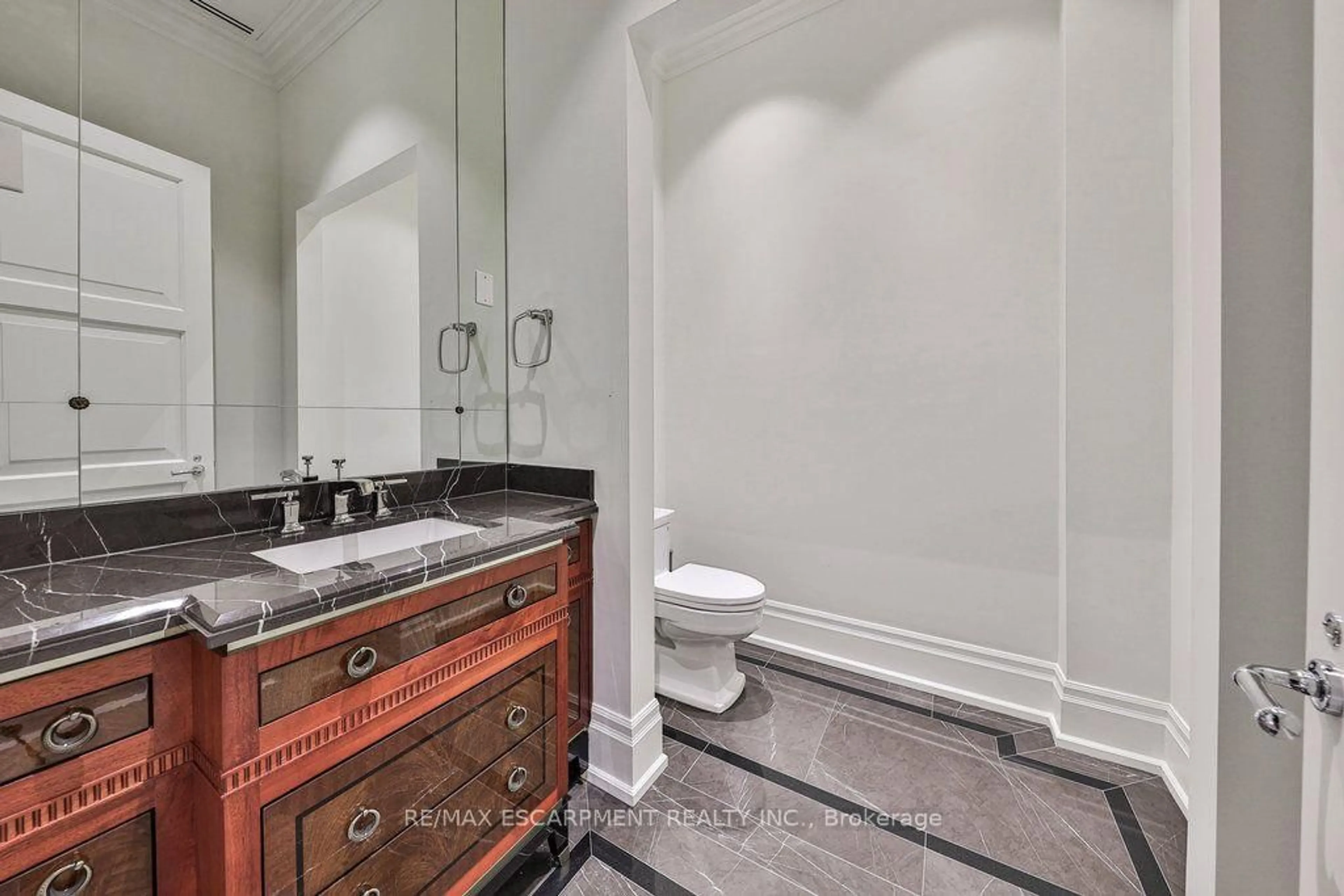 Standard bathroom, ceramic/tile floor for 300 Randall Rd #PH5, Oakville Ontario L6J 0G2