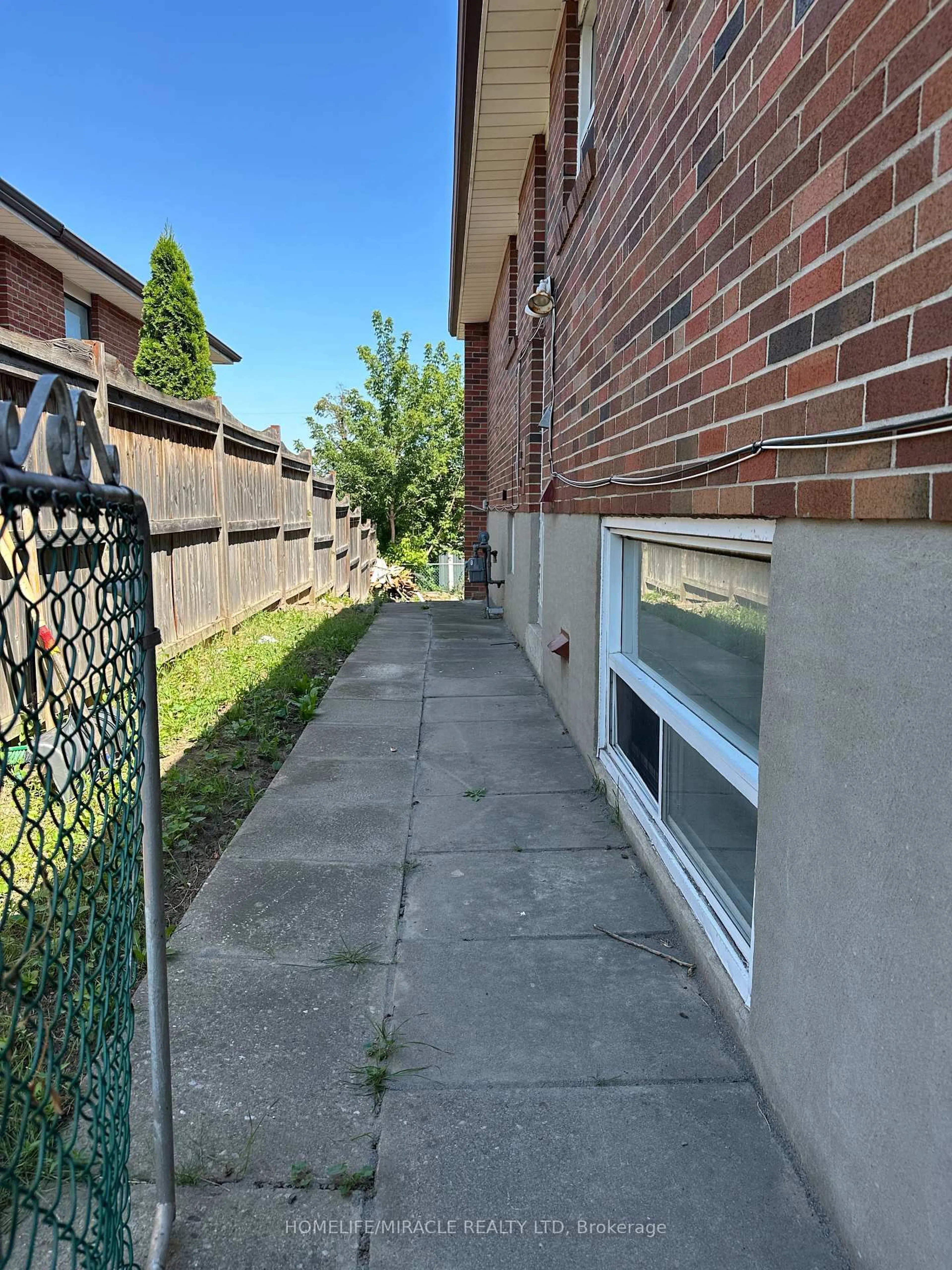 Patio, street for 2931 Islington Ave, Toronto Ontario M9L 2K3