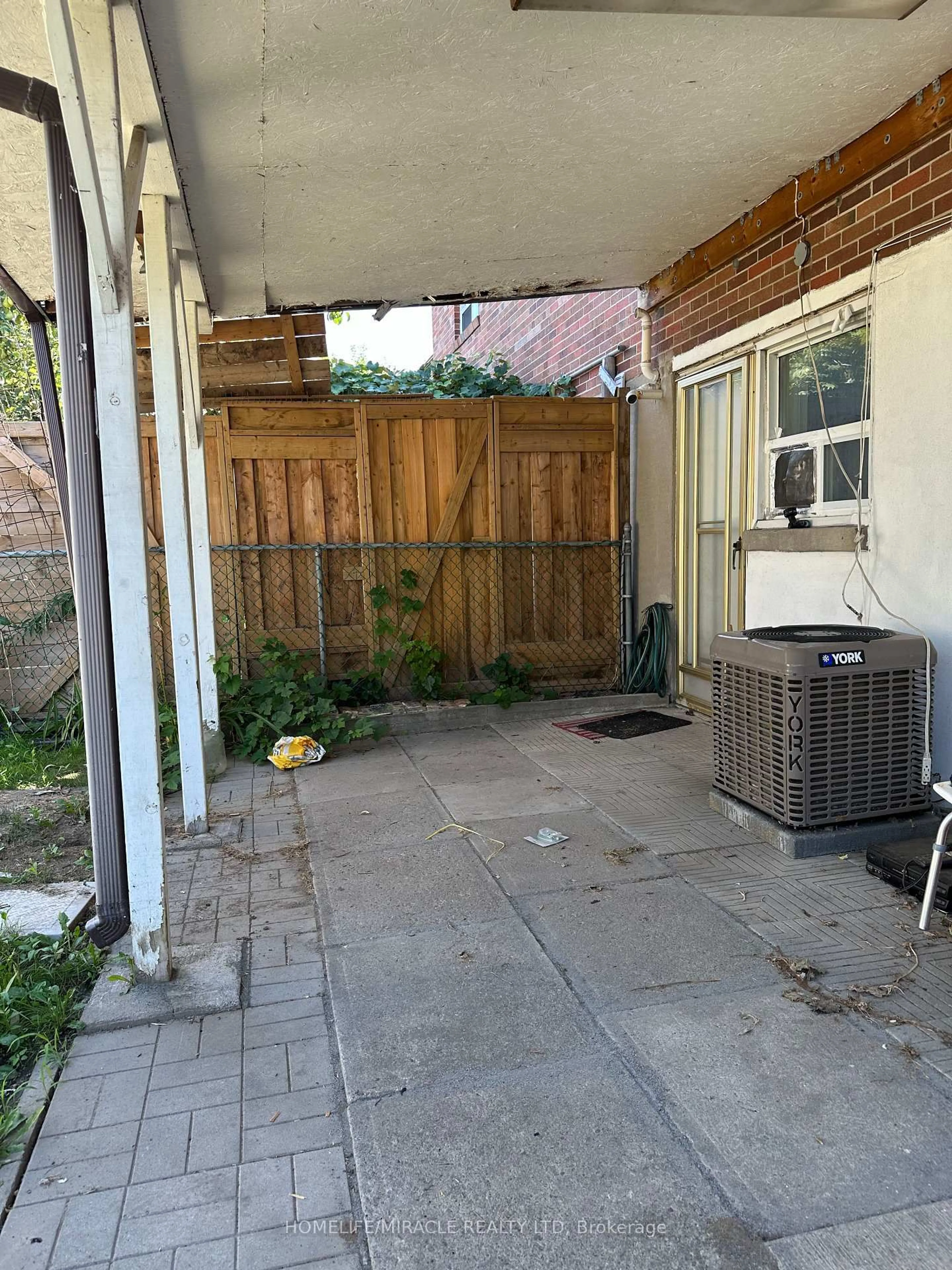 Patio, street for 2931 Islington Ave, Toronto Ontario M9L 2K3