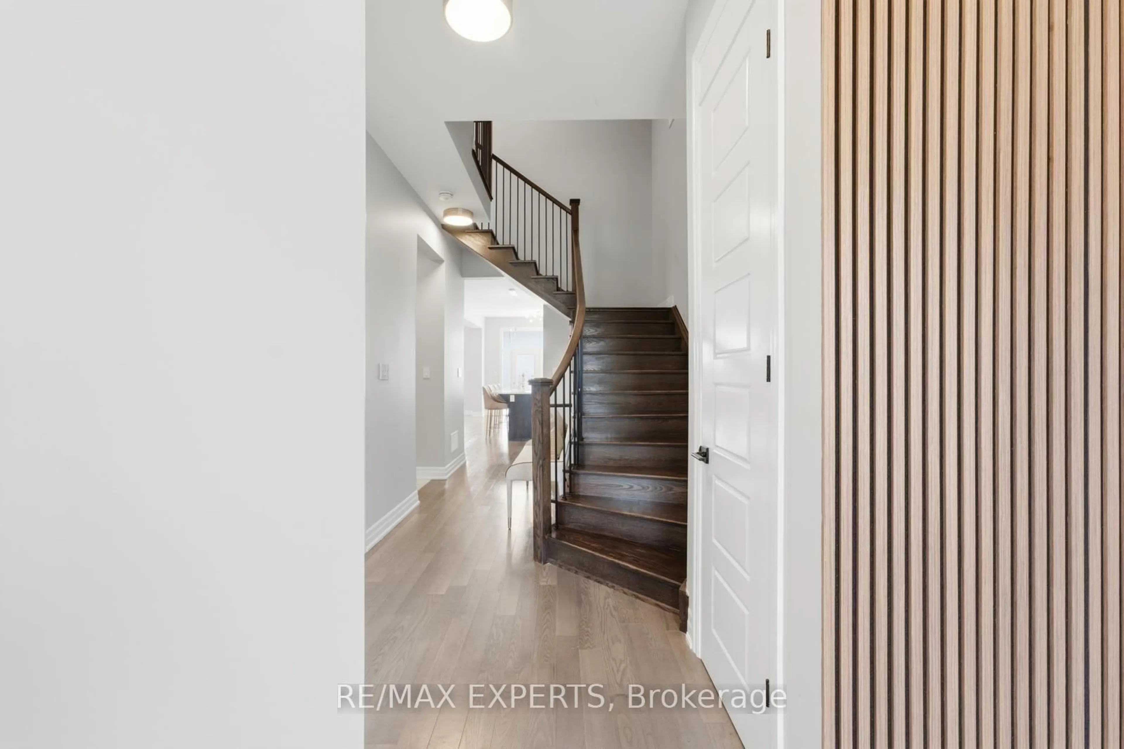 Unknown for 1296 Aymond Cres, Oakville Ontario L6H 7W8
