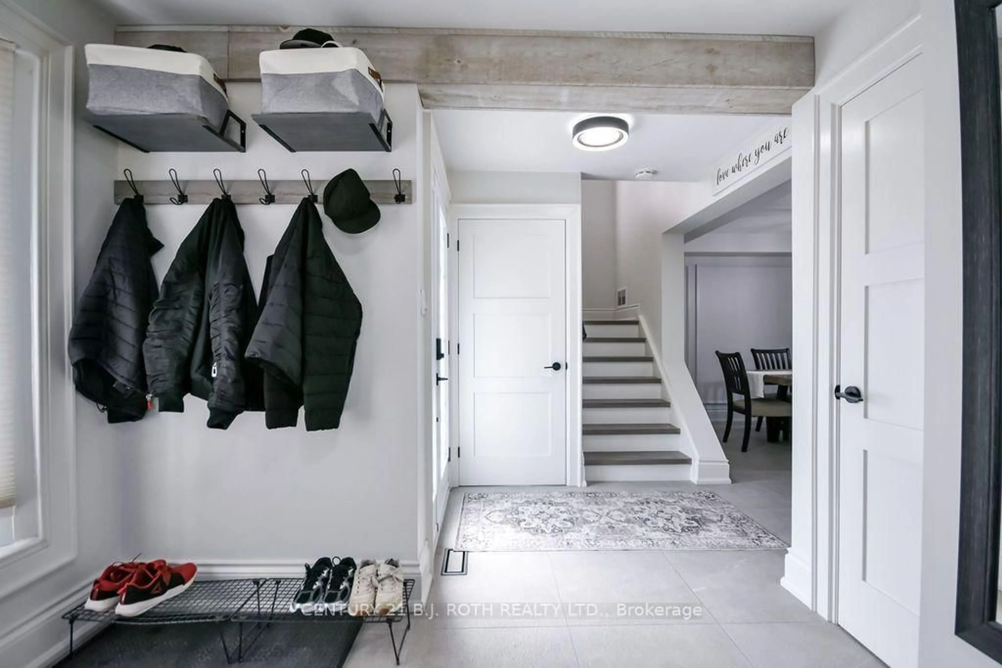 Indoor entryway for 249 Leavens Crt, Caledon Ontario L7E 2A8