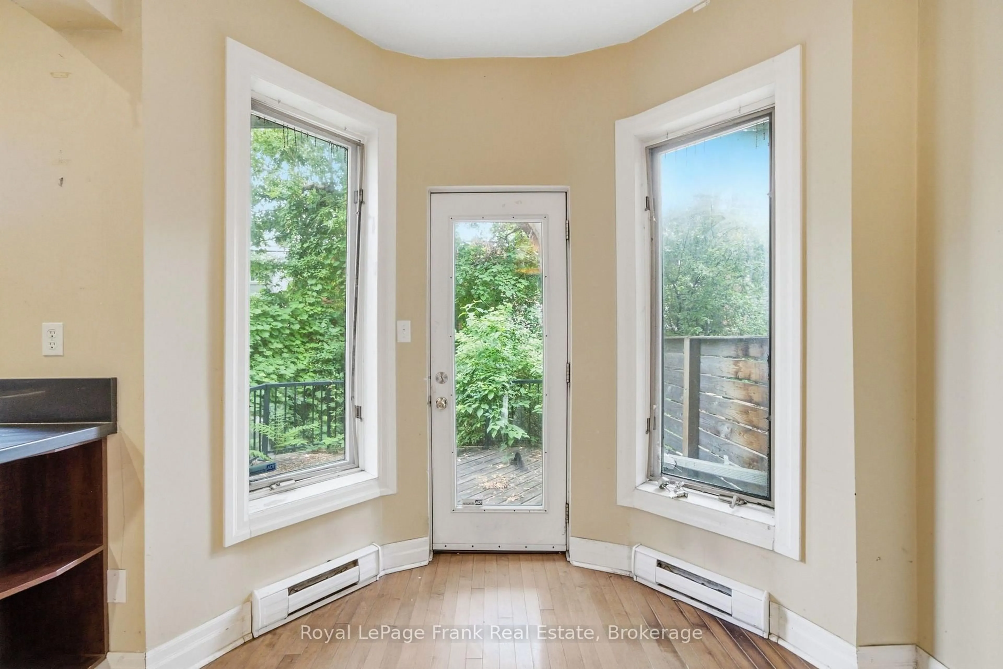 Indoor entryway for 778 Shaw St, Toronto Ontario M6G 3M1