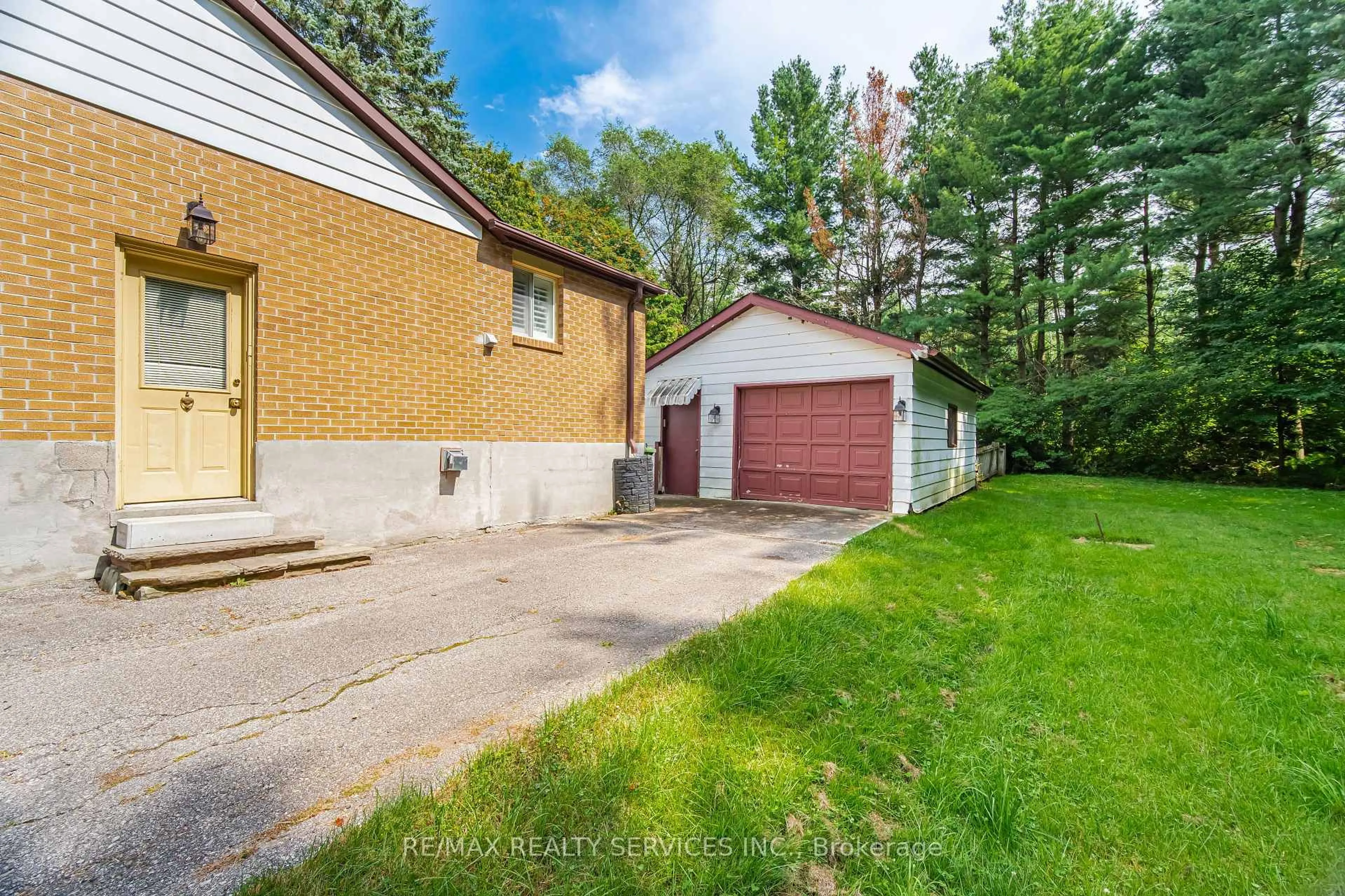 Unknown for 43 Maple Ave, Caledon Ontario L7C 1J5