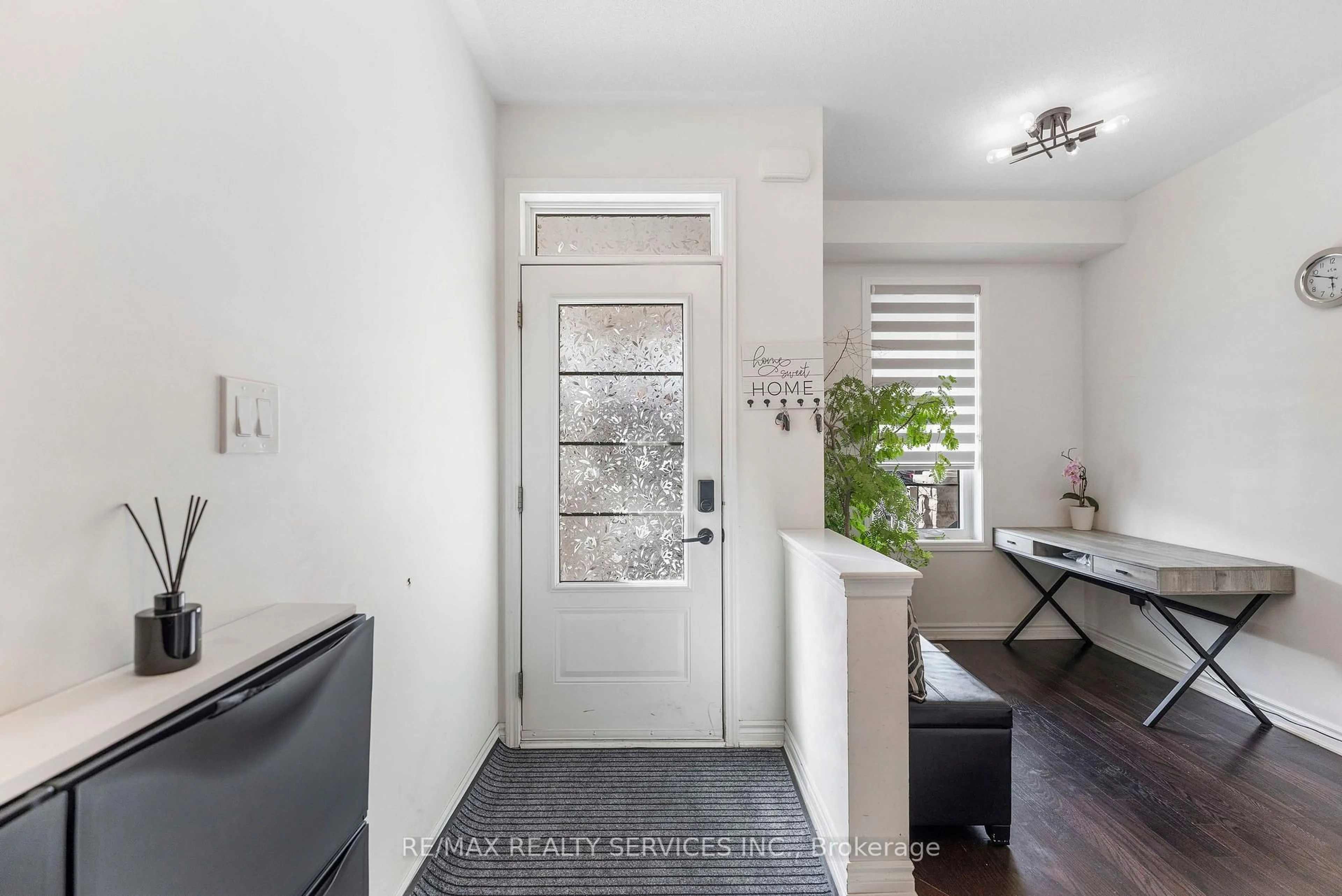 Indoor entryway for 14 Emerald Coast Tr, Brampton Ontario L7A 5A7