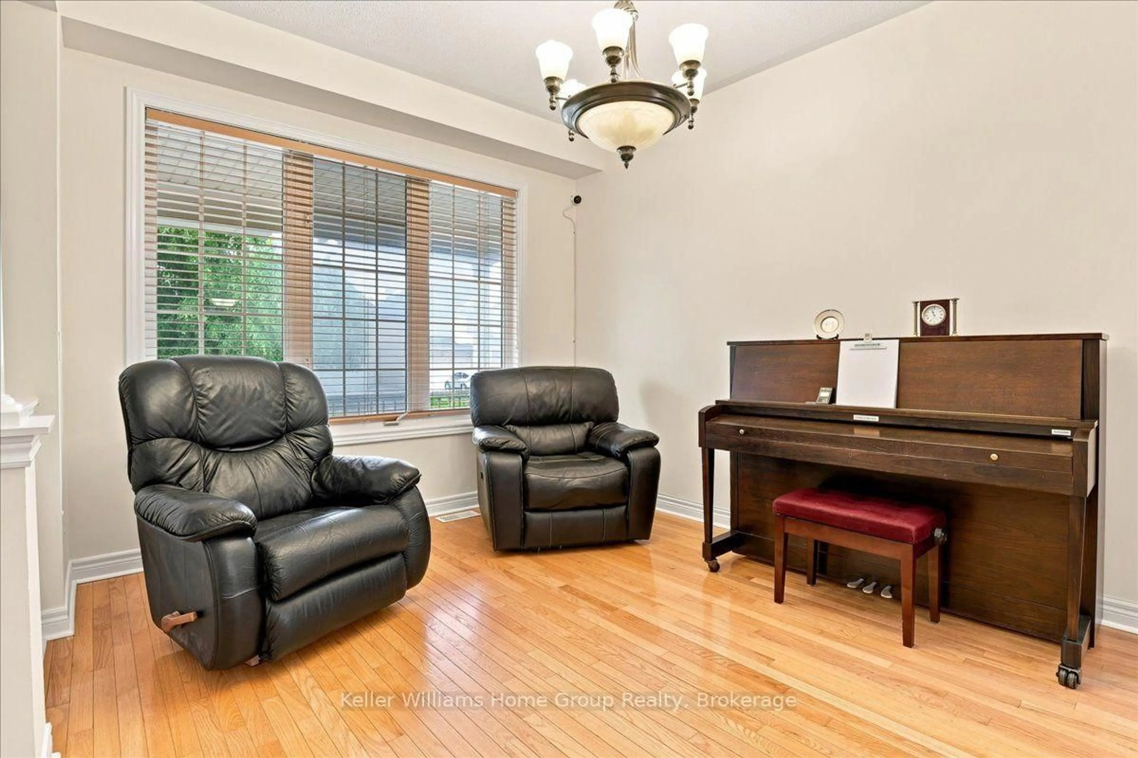 Living room with furniture, unknown for 12 Thorndale Rd, Brampton Ontario L6P 1H3