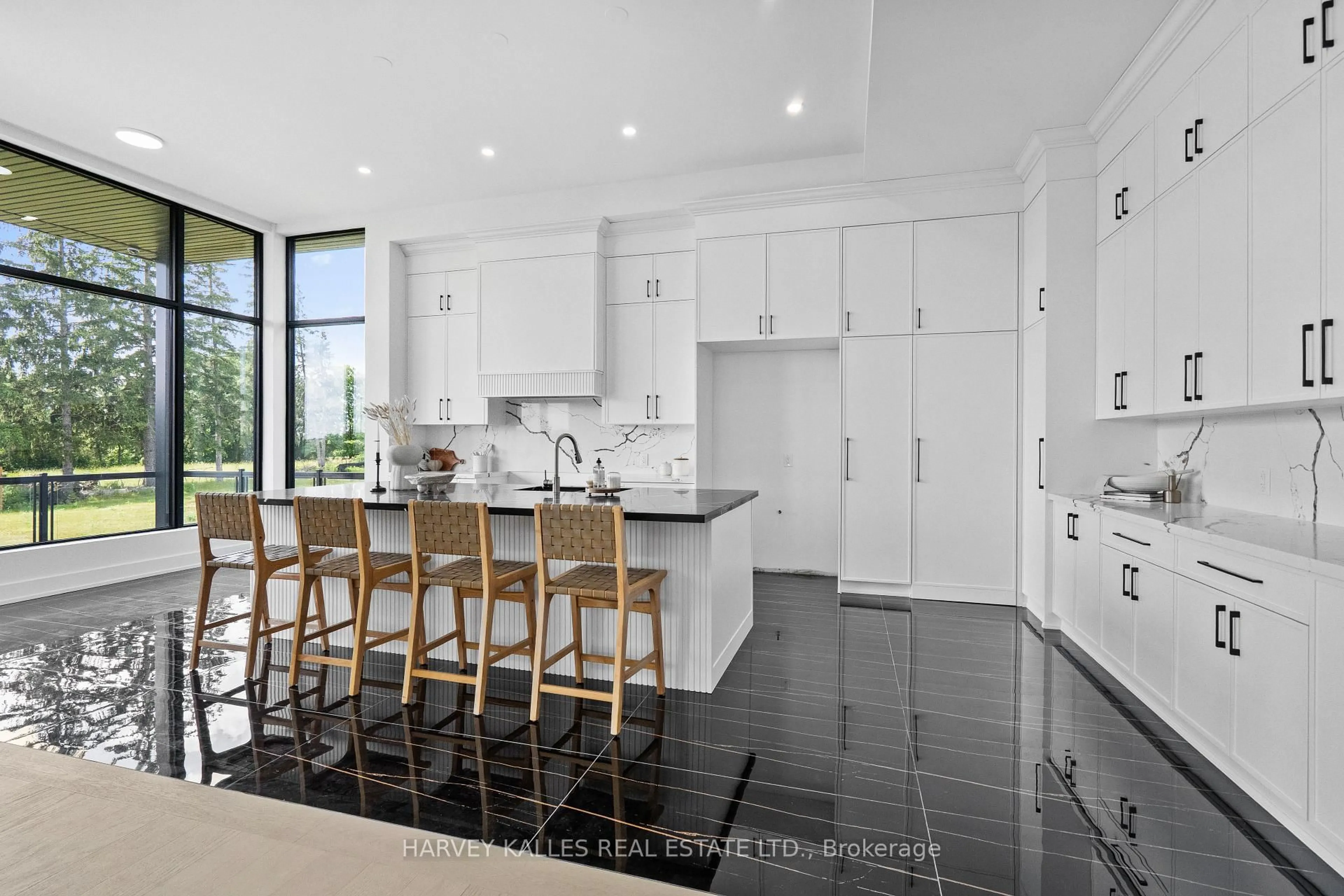 Open concept kitchen, ceramic/tile floor for 2 Sugarbush Crt, Halton Hills Ontario L7G 4S7