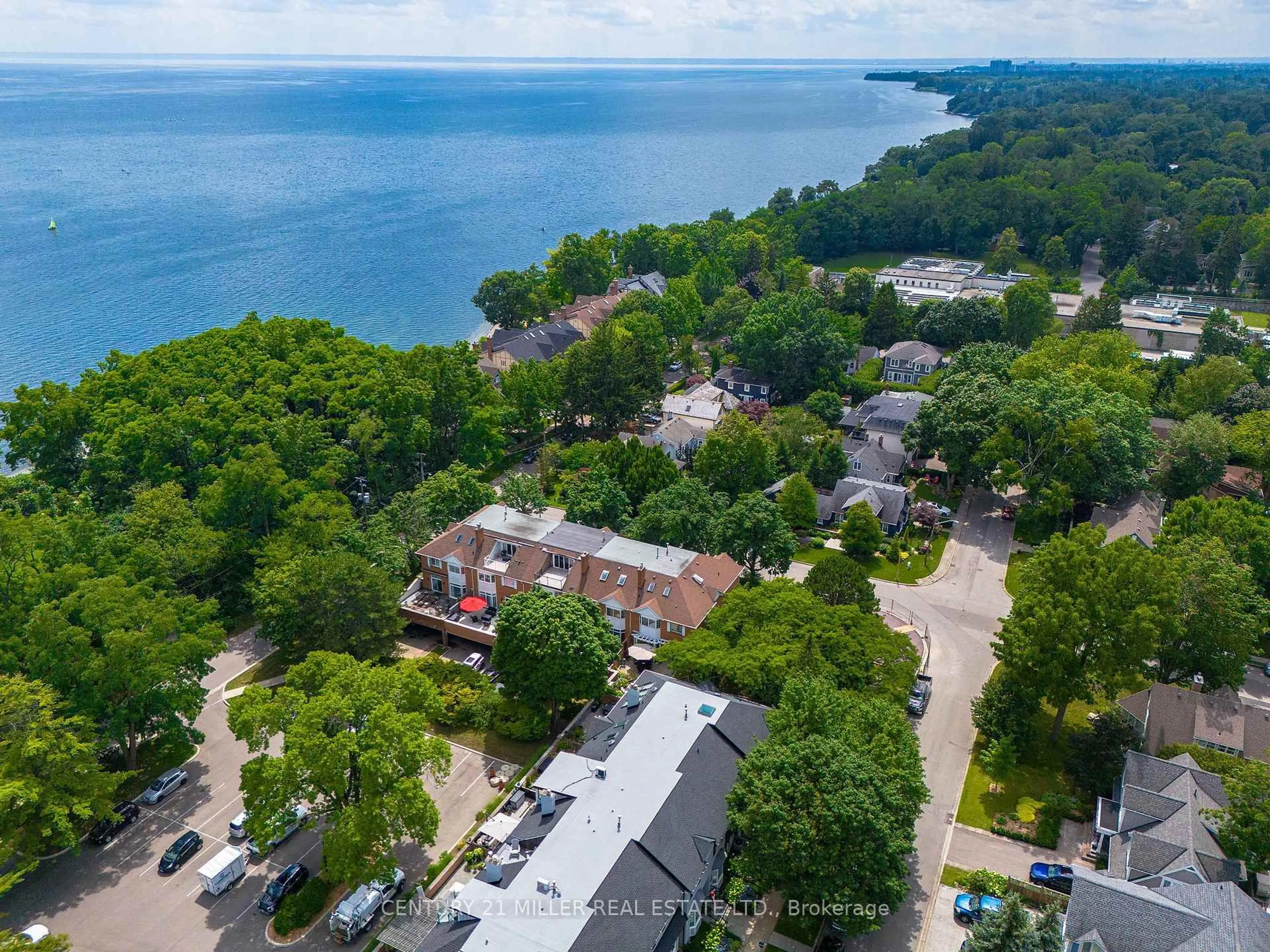 A pic from outside/outdoor area/front of a property/back of a property/a pic from drone, water/lake/river/ocean view for 23 Chisholm St, Oakville Ontario L6K 3W2