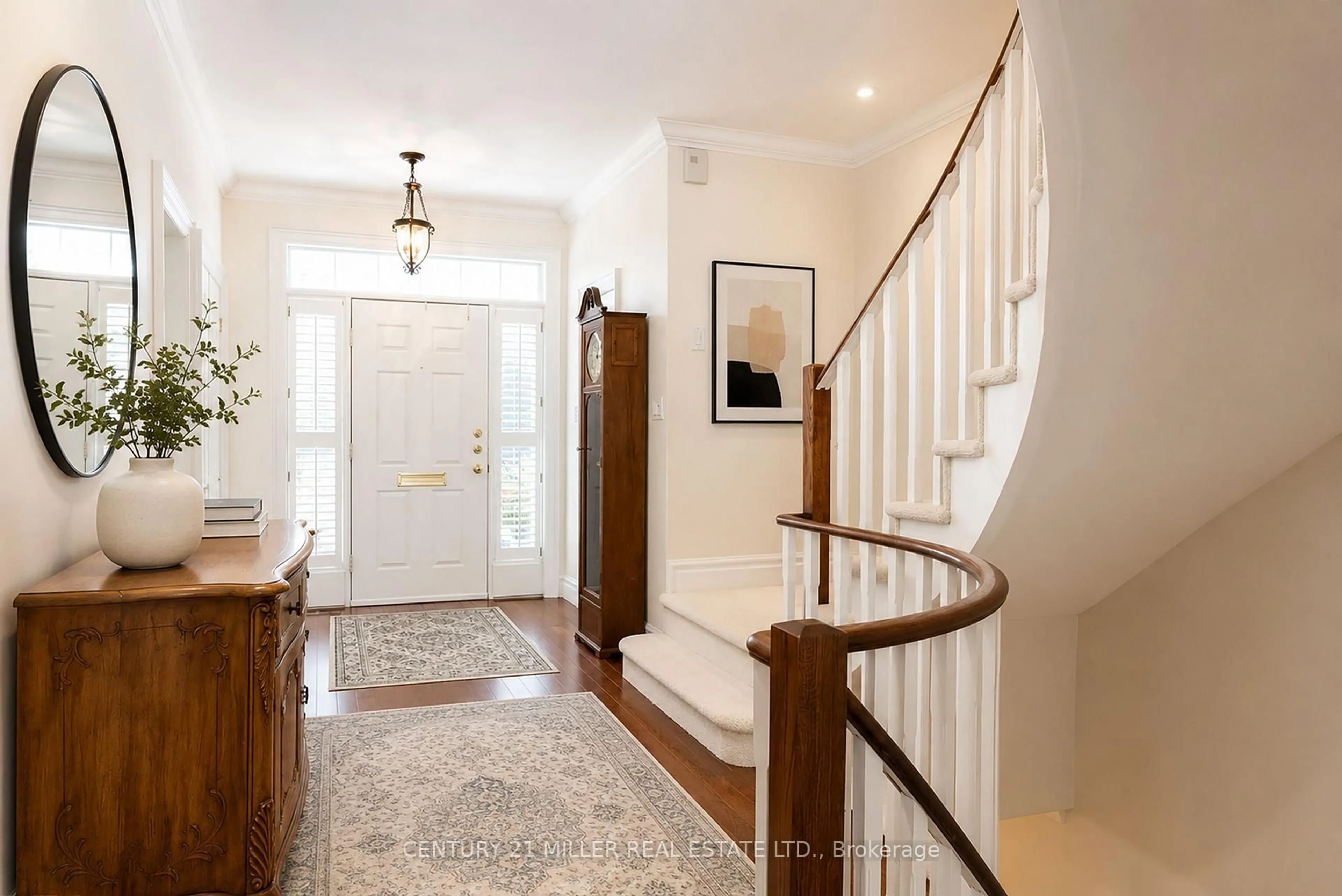 Indoor entryway for 23 Chisholm St, Oakville Ontario L6K 3W2