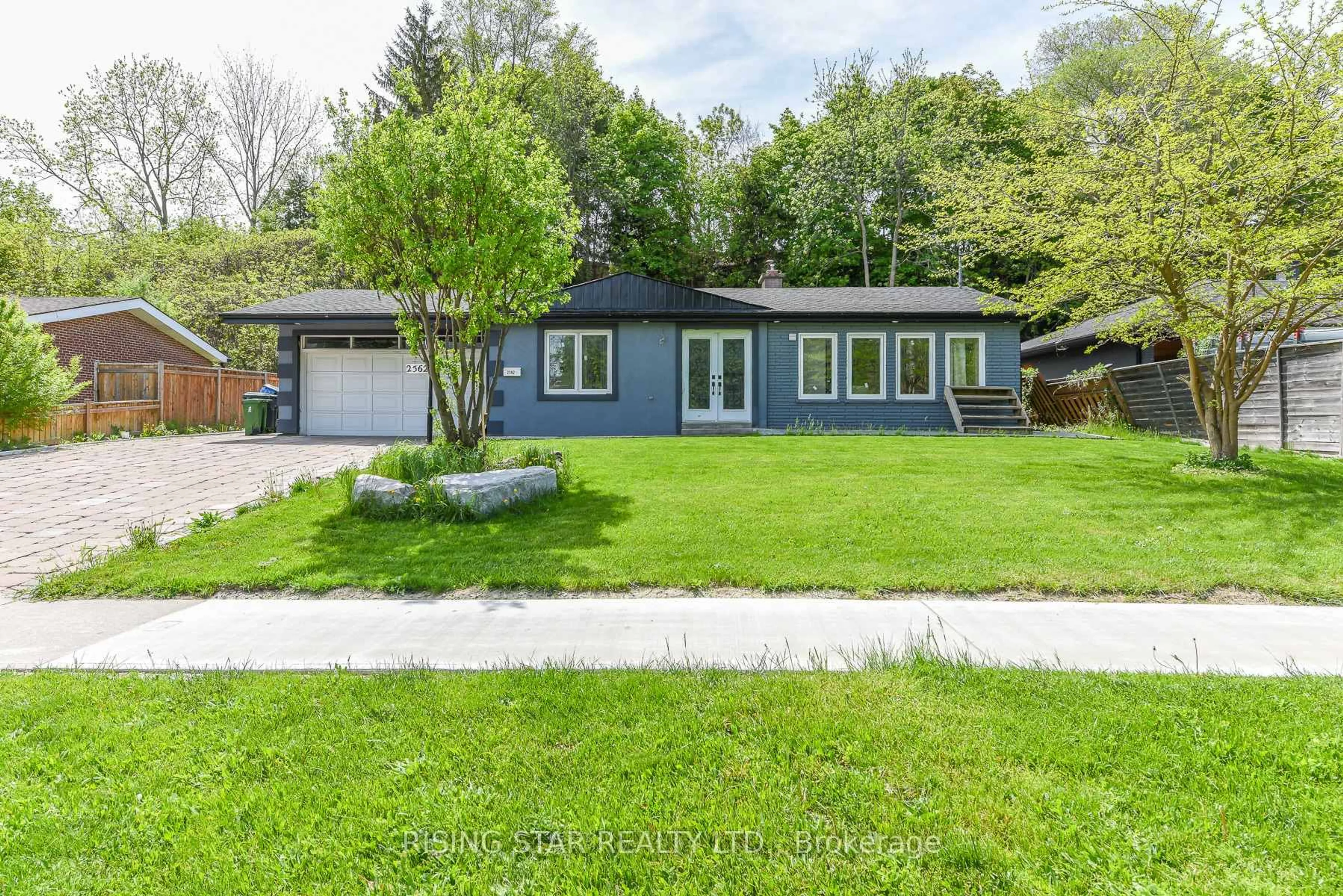 Home with vinyl exterior material, street for 2562 Islington Ave Ave, Toronto Ontario M9V 2X2