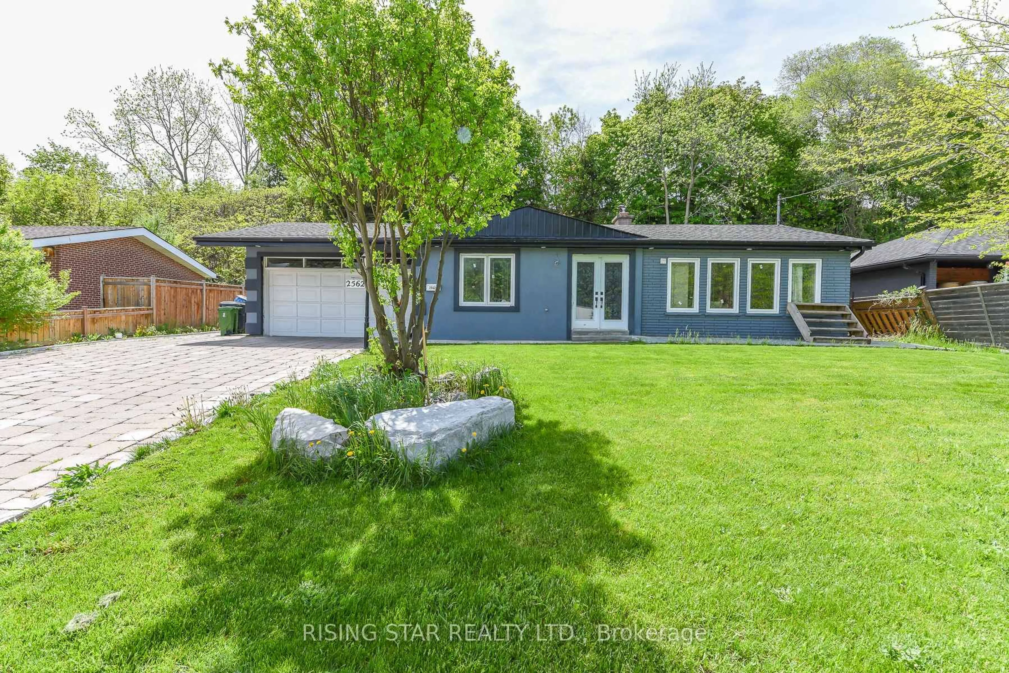 A pic from outside/outdoor area/front of a property/back of a property/a pic from drone, street for 2562 Islington Ave Ave, Toronto Ontario M9V 2X2