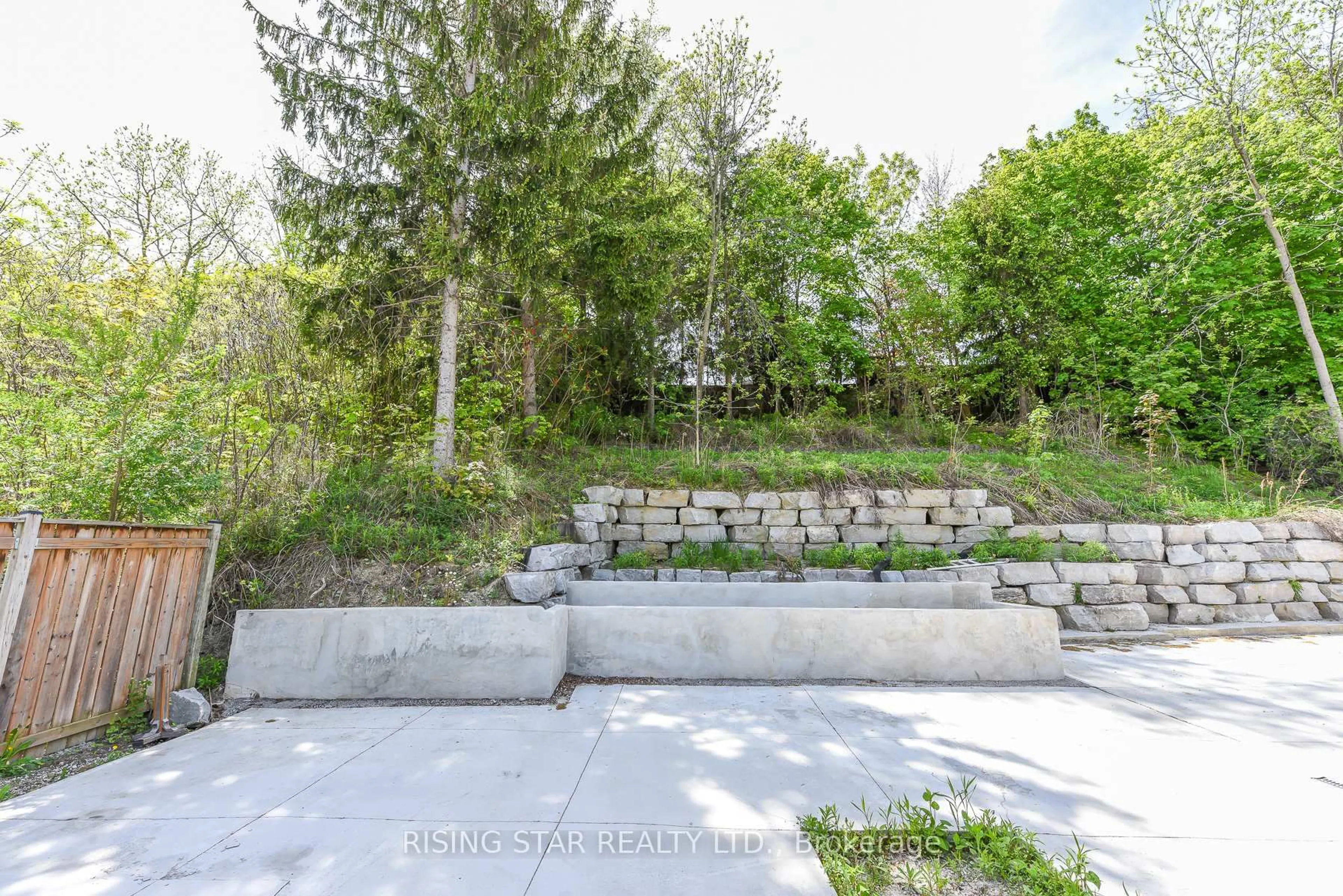 Patio, unknown for 2562 Islington Ave Ave, Toronto Ontario M9V 2X2