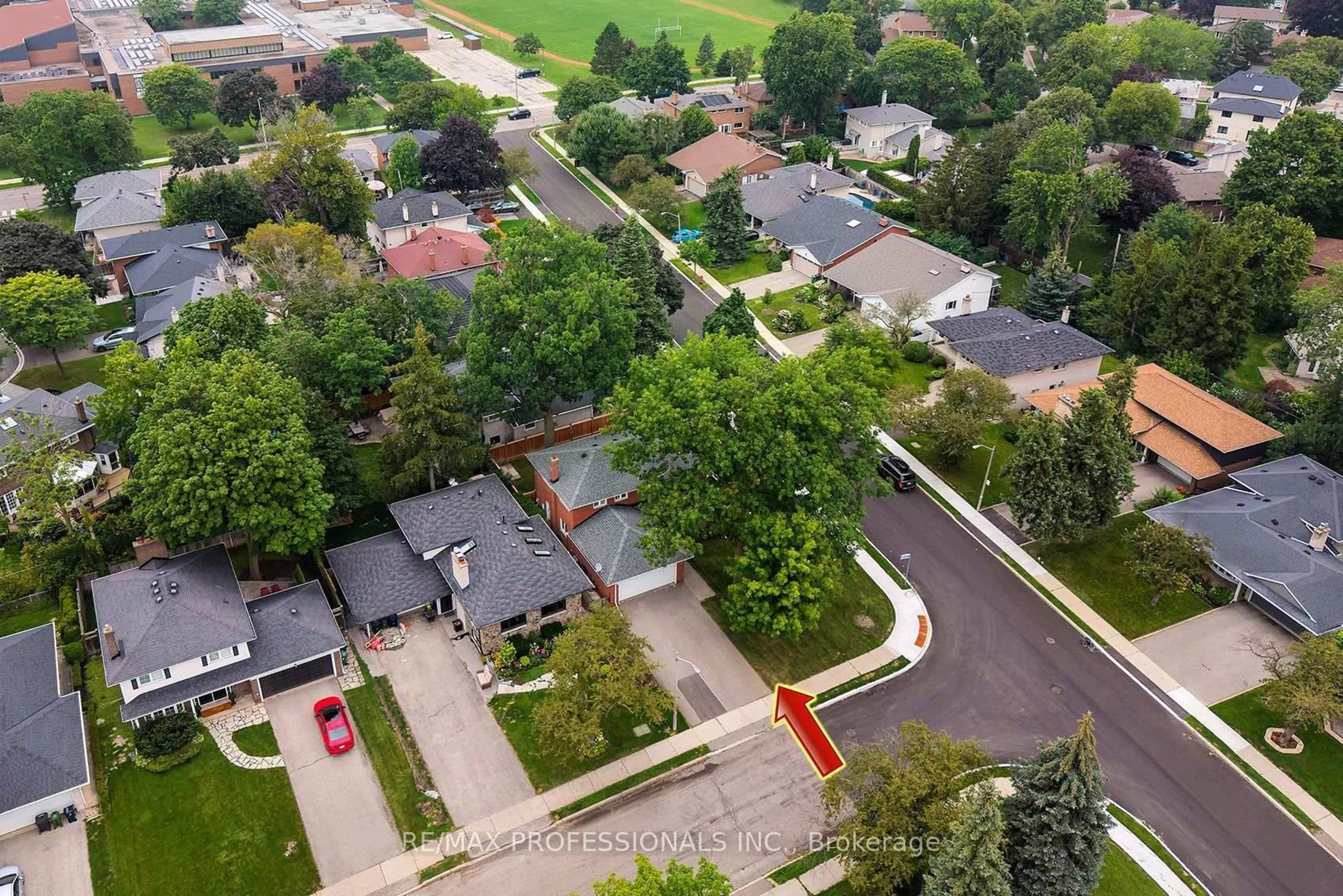 A pic from outside/outdoor area/front of a property/back of a property/a pic from drone, street for 38 Boxwood Rd, Toronto Ontario M9C 2W5