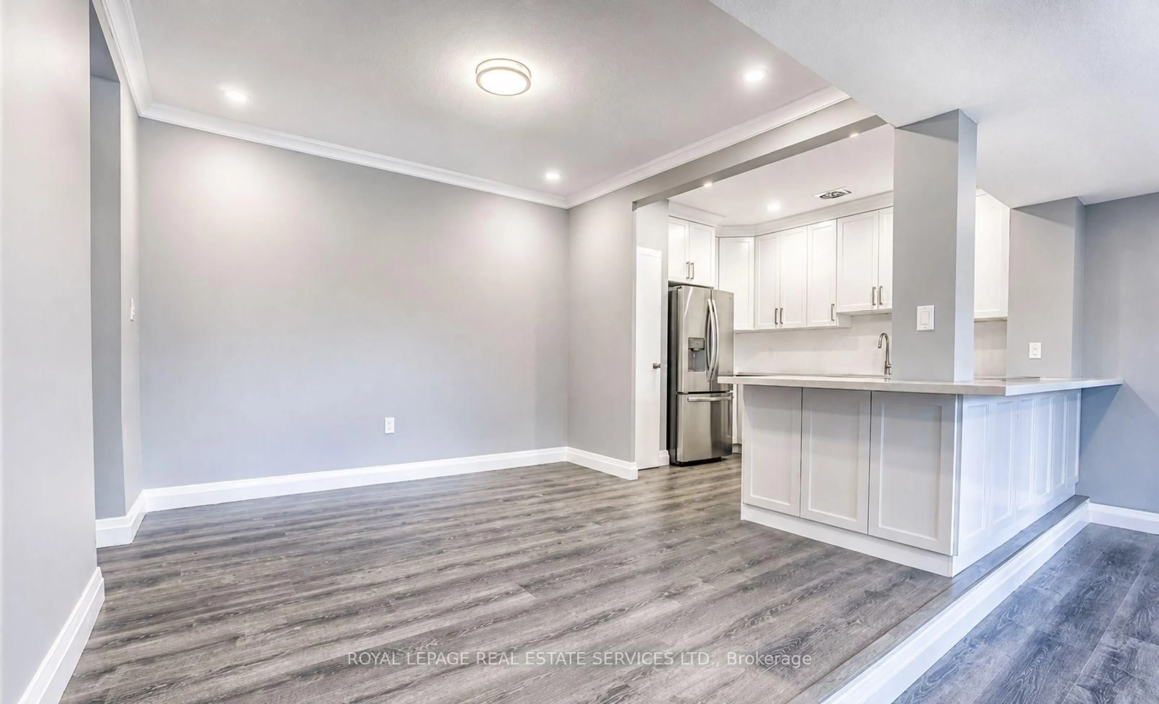 A pic of a room for 15 Elizabeth St #203, Mississauga Ontario L5G 2Z3