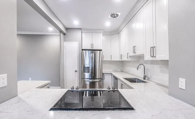 15 Elizabeth St #203, Mississauga 4