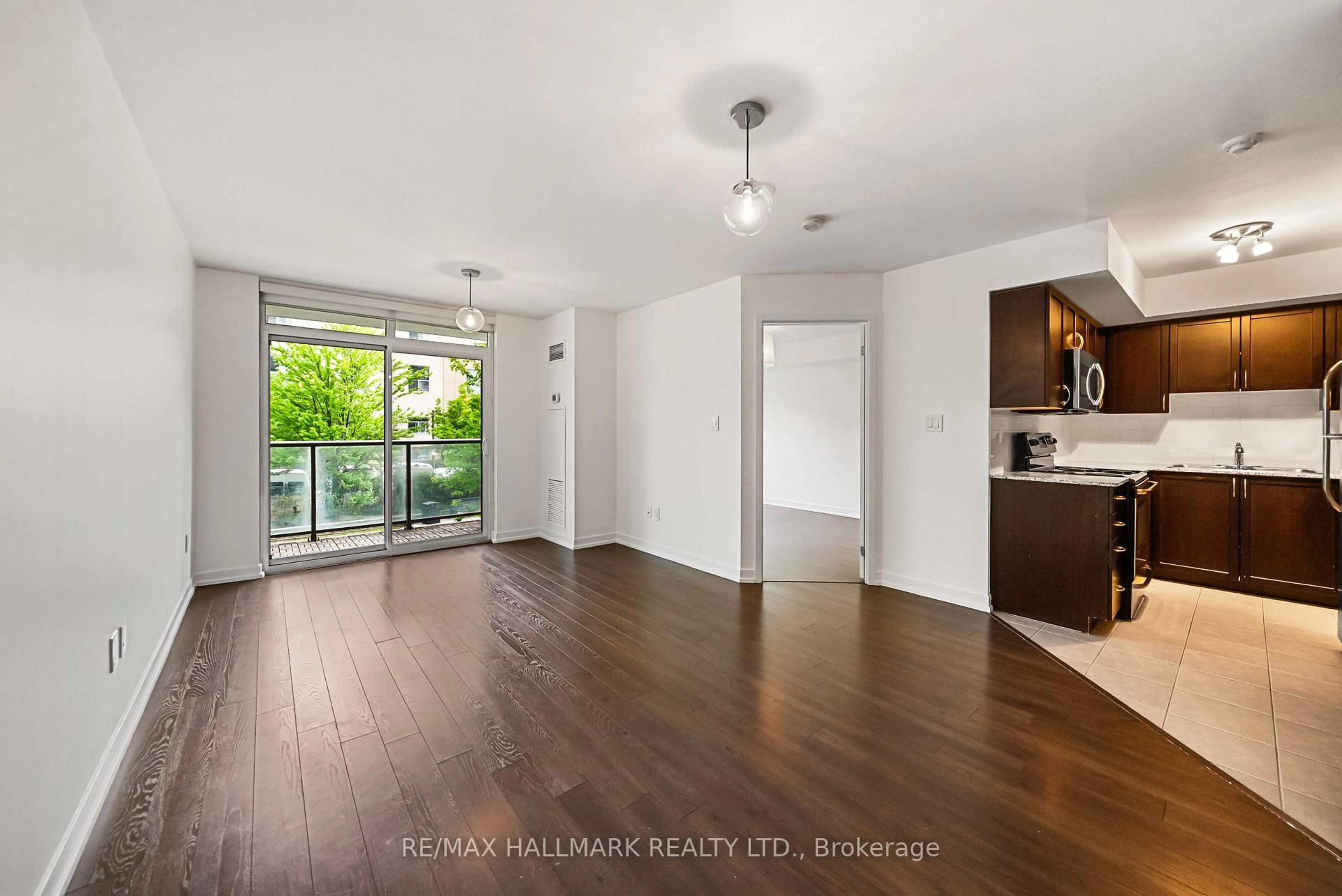 Unknown for 816 Lansdowne Ave #103, Toronto Ontario M6H 4K6