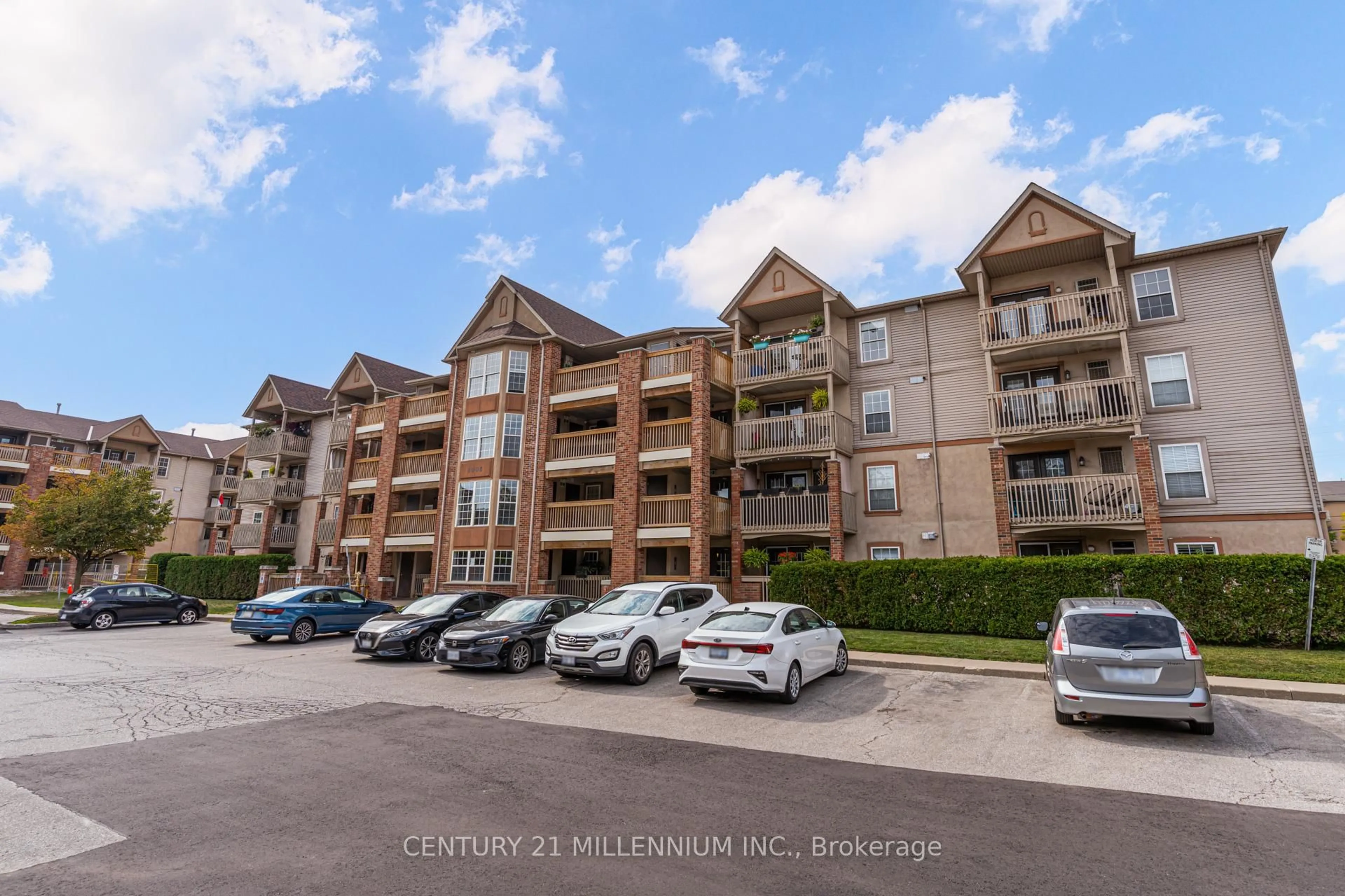 A pic from outside/outdoor area/front of a property/back of a property/a pic from drone, mountain view for 4003 Kilmer Dr #110, Burlington Ontario L7M 4M1