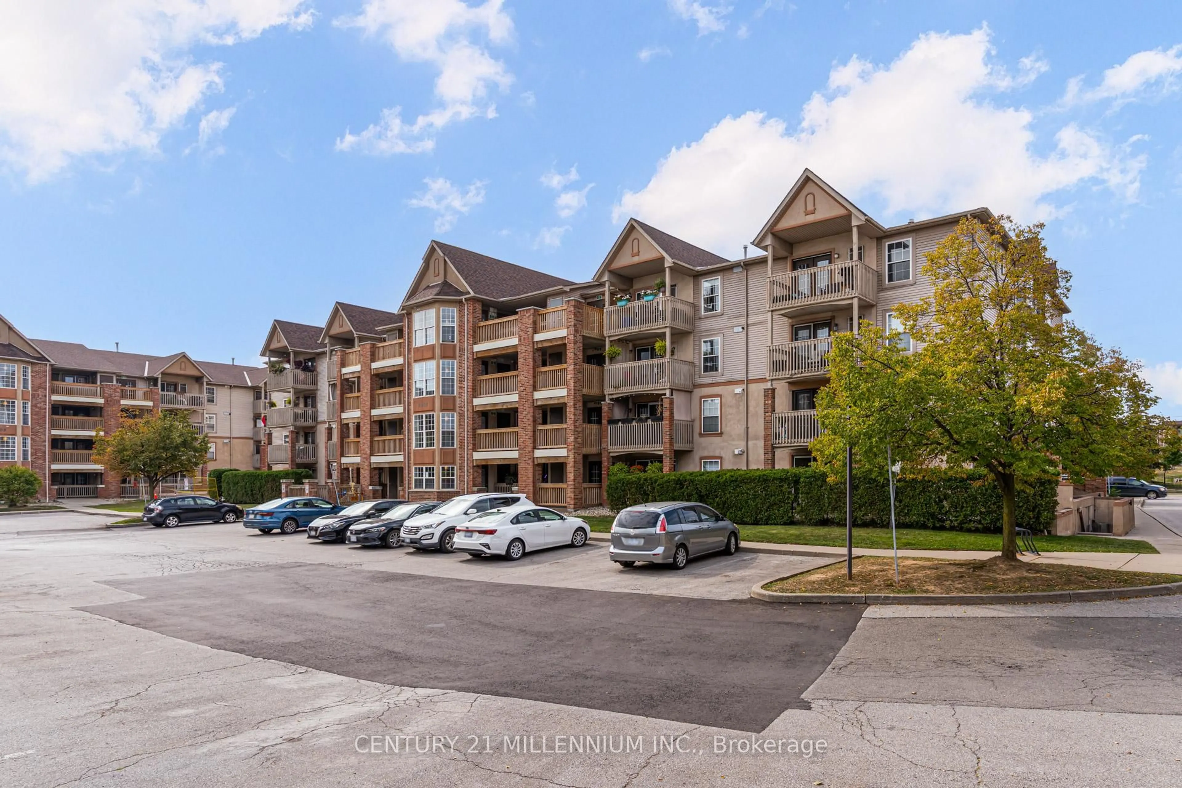 A pic from outside/outdoor area/front of a property/back of a property/a pic from drone, unknown for 4003 Kilmer Dr #110, Burlington Ontario L7M 4M1
