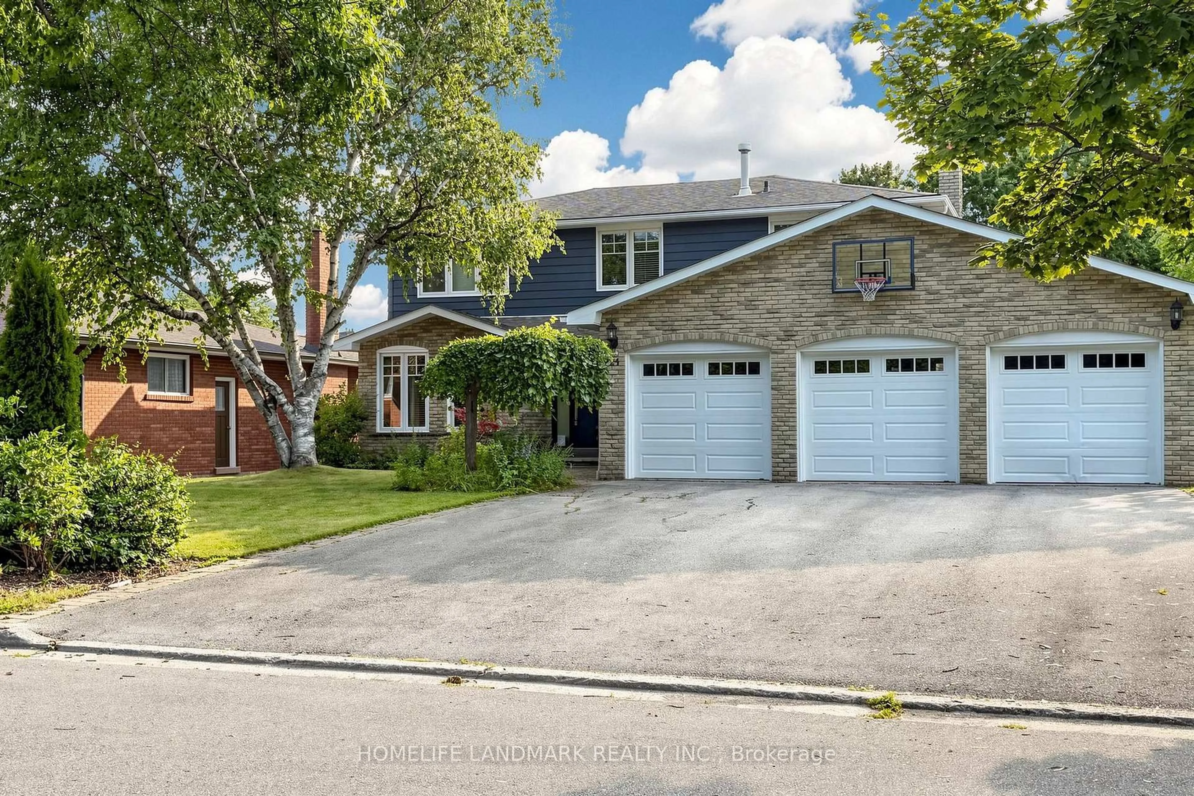 Home with brick exterior material, street for 224 Valleyview Crt, Oakville Ontario L6L 5H8