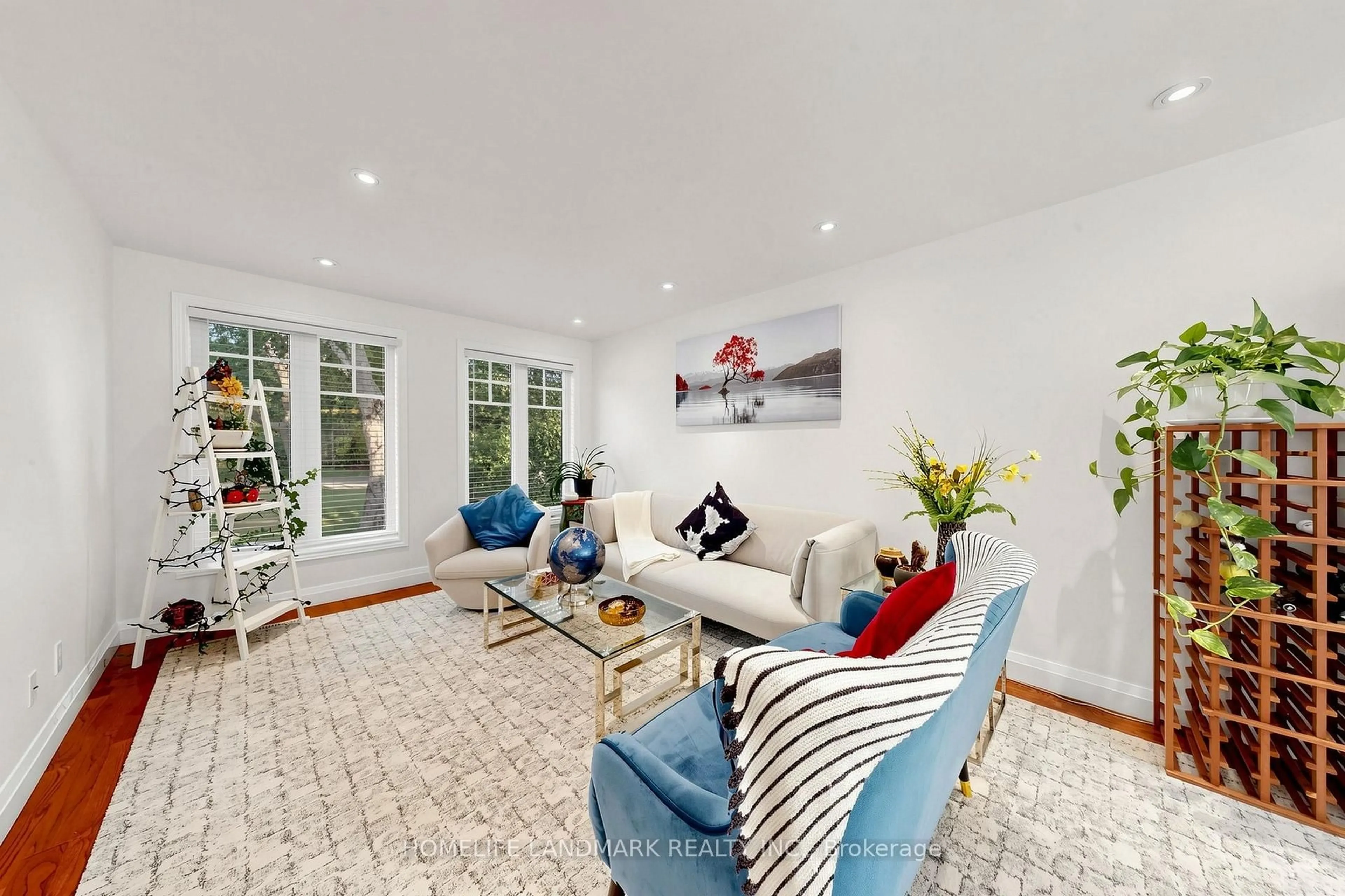 Living room with furniture, unknown for 224 Valleyview Crt, Oakville Ontario L6L 5H8