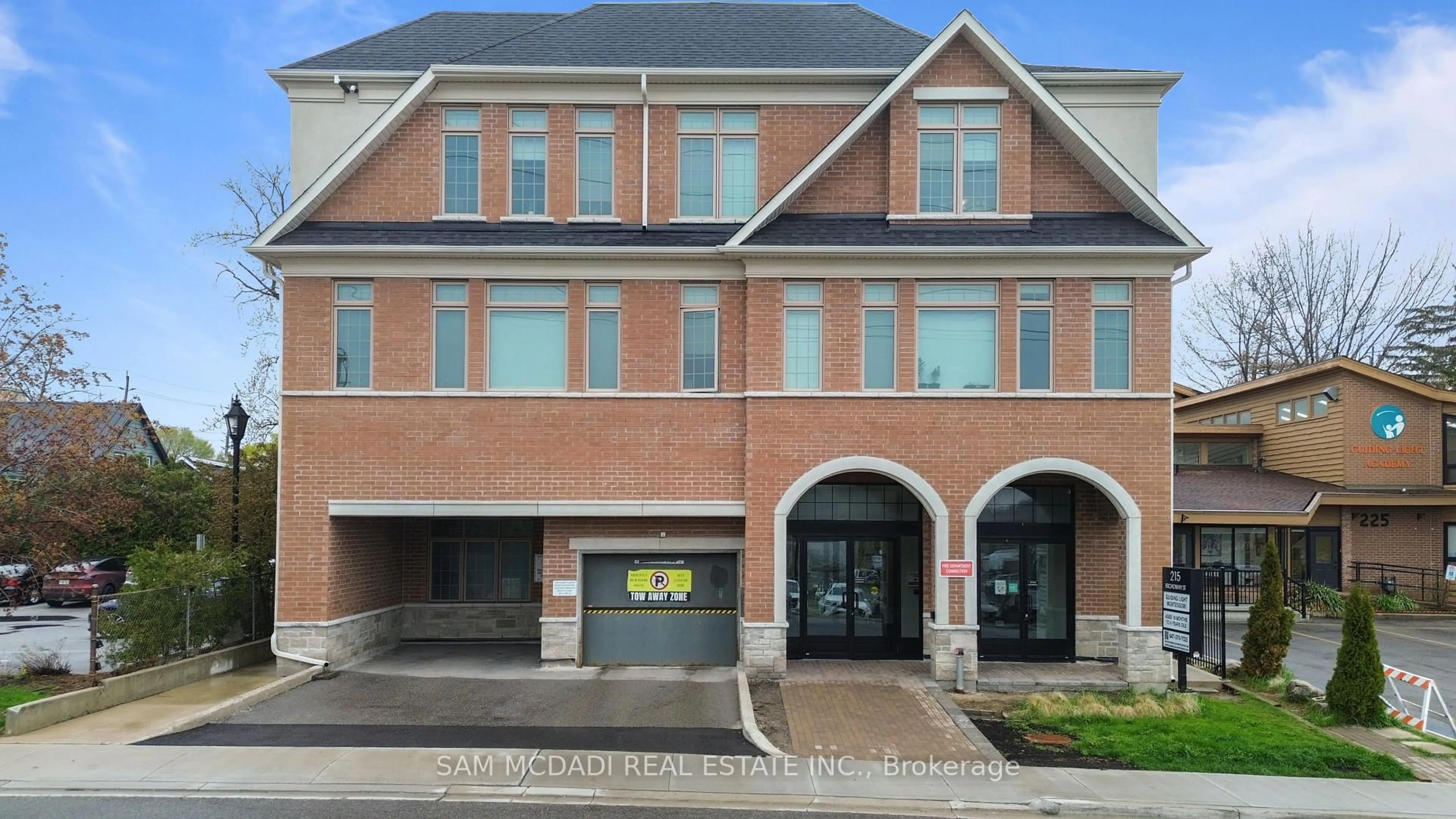 Home with brick exterior material, building for 215 Broadway St #308, Mississauga Ontario L5M 1J1
