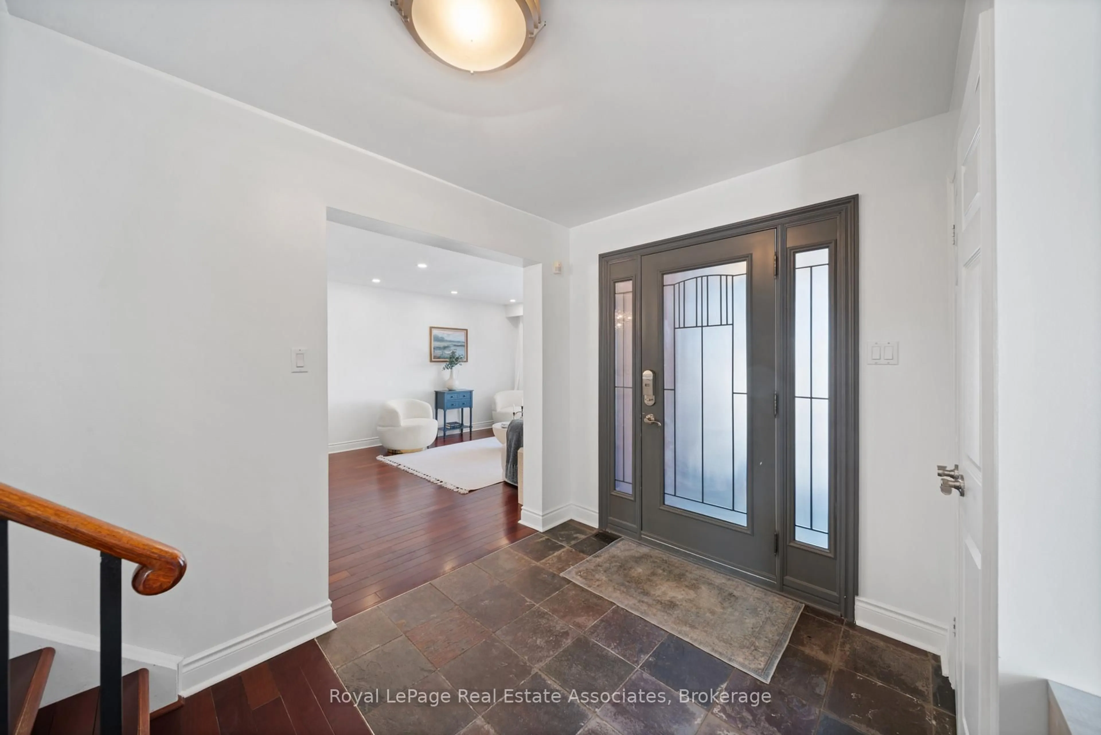 Indoor entryway for 1550 Woodeden Dr, Mississauga Ontario L5H 2V3