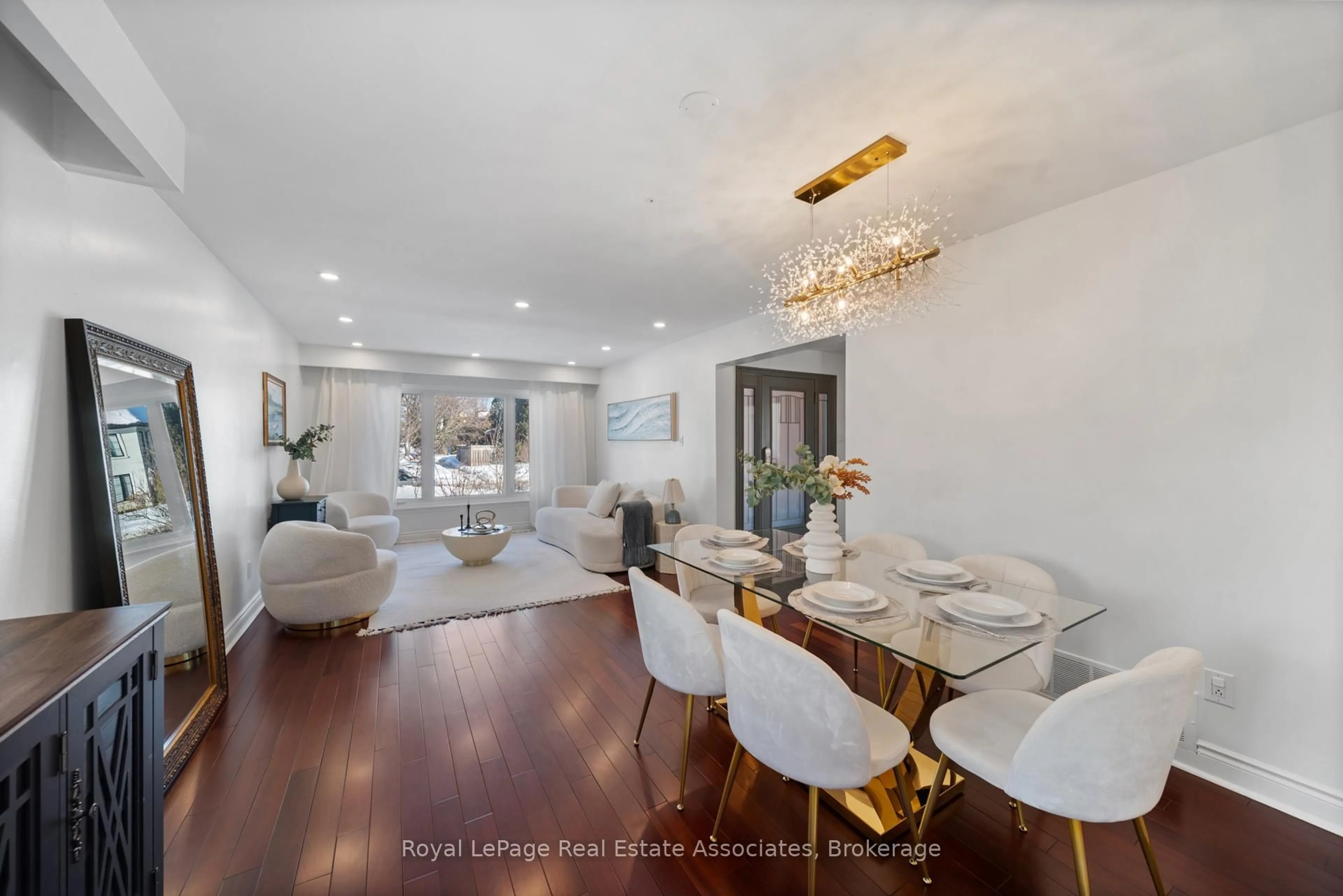 Dining room, wood/laminate floor for 1550 Woodeden Dr, Mississauga Ontario L5H 2V3
