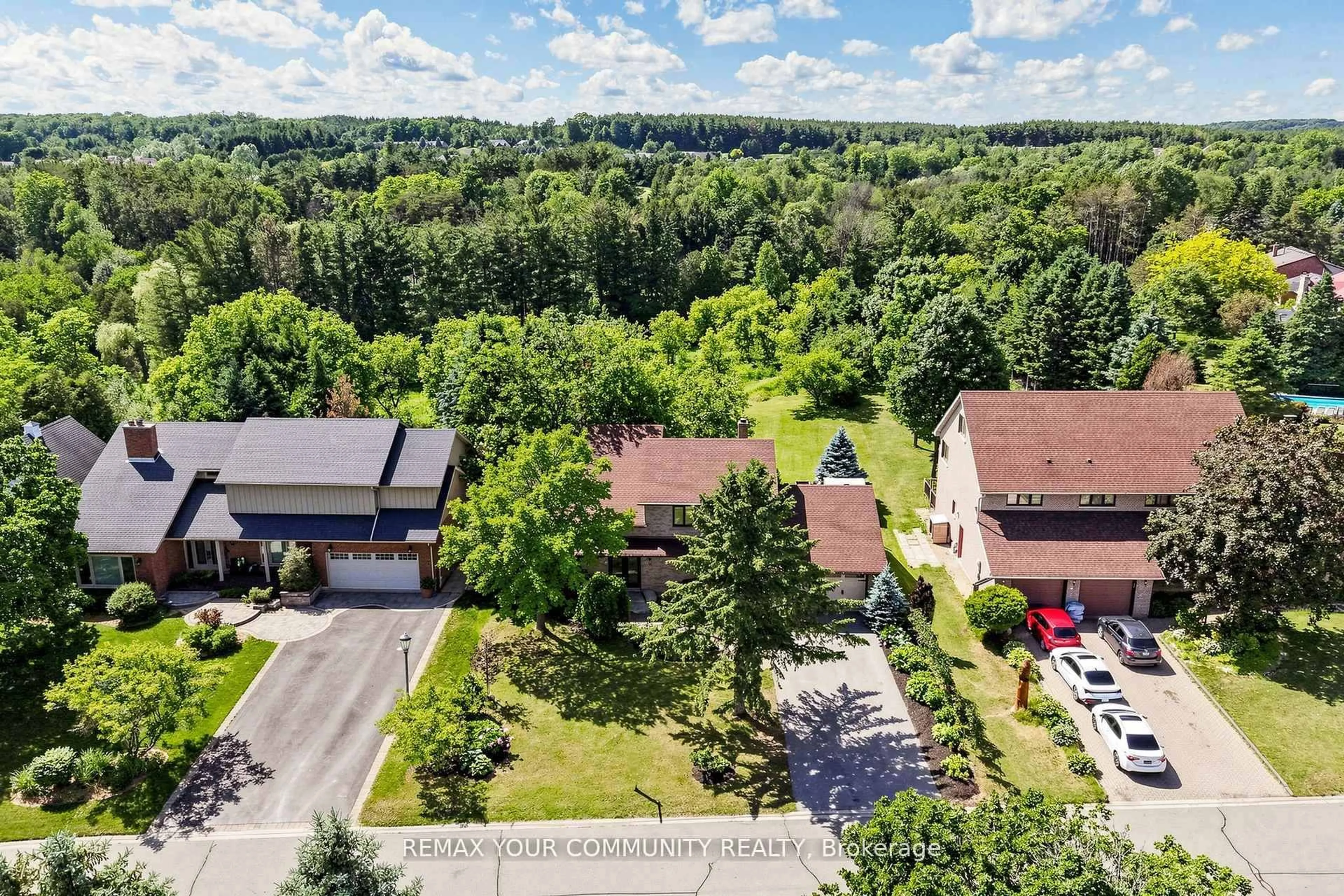 A pic from outside/outdoor area/front of a property/back of a property/a pic from drone, forest/trees view for 32 Brawton Dr, Caledon Ontario L7E 0E1