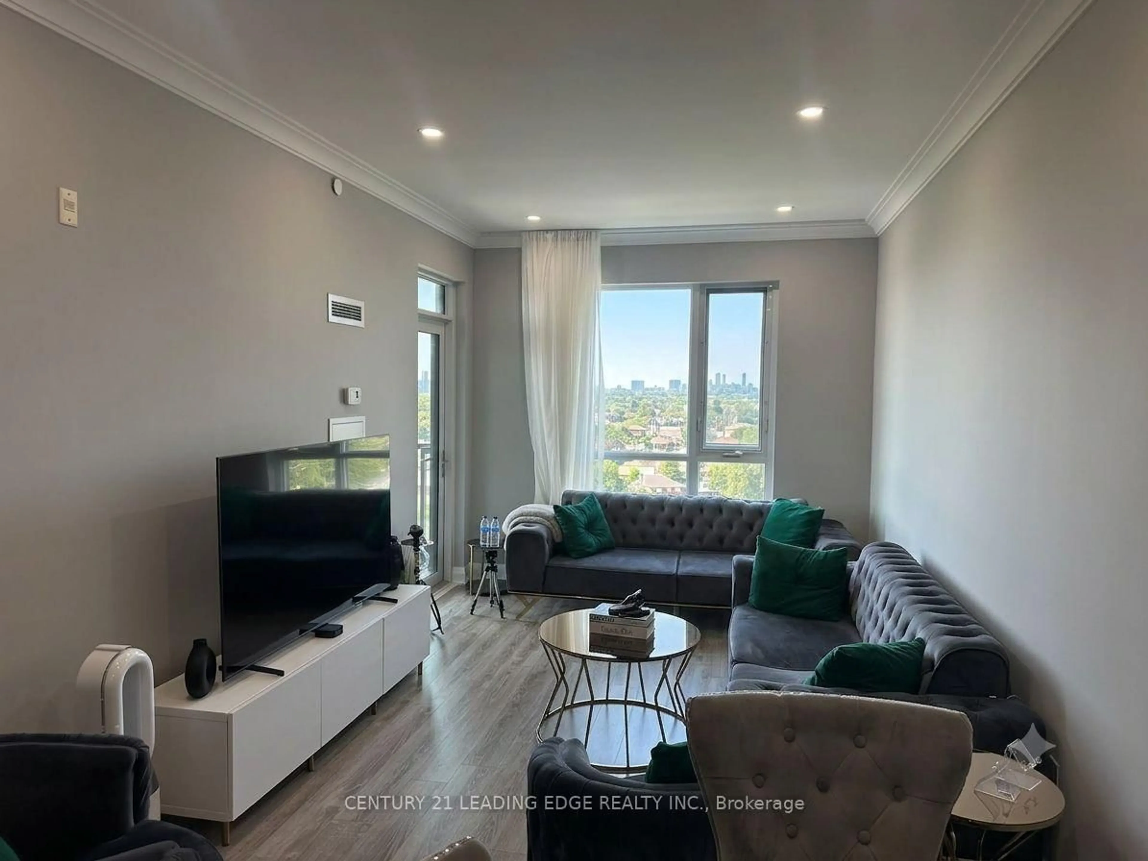 Living room with furniture, wood/laminate floor for 2800 Keele St #914, Toronto Ontario M3M 0B8